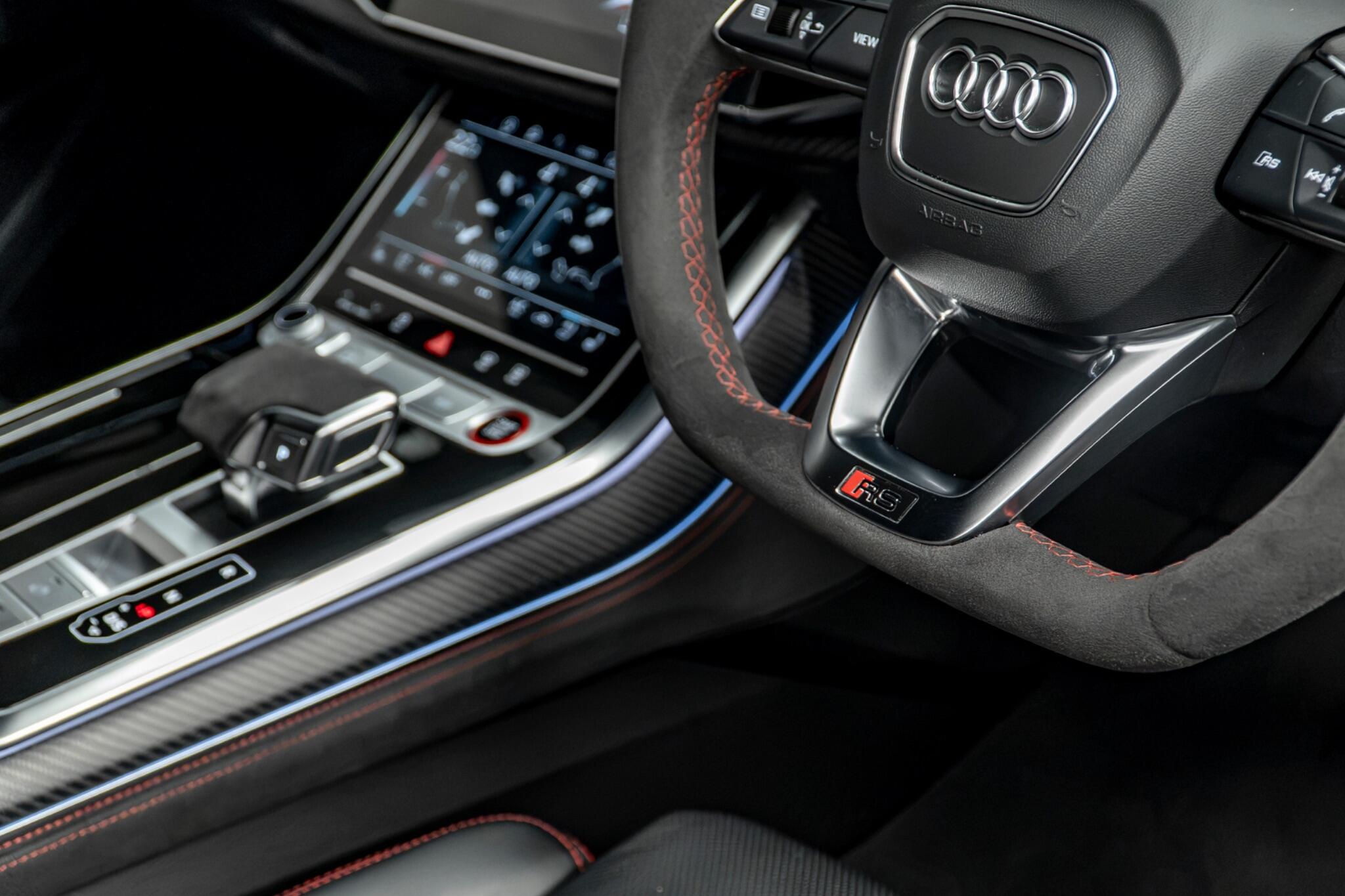 Audi RS Q8 view 37