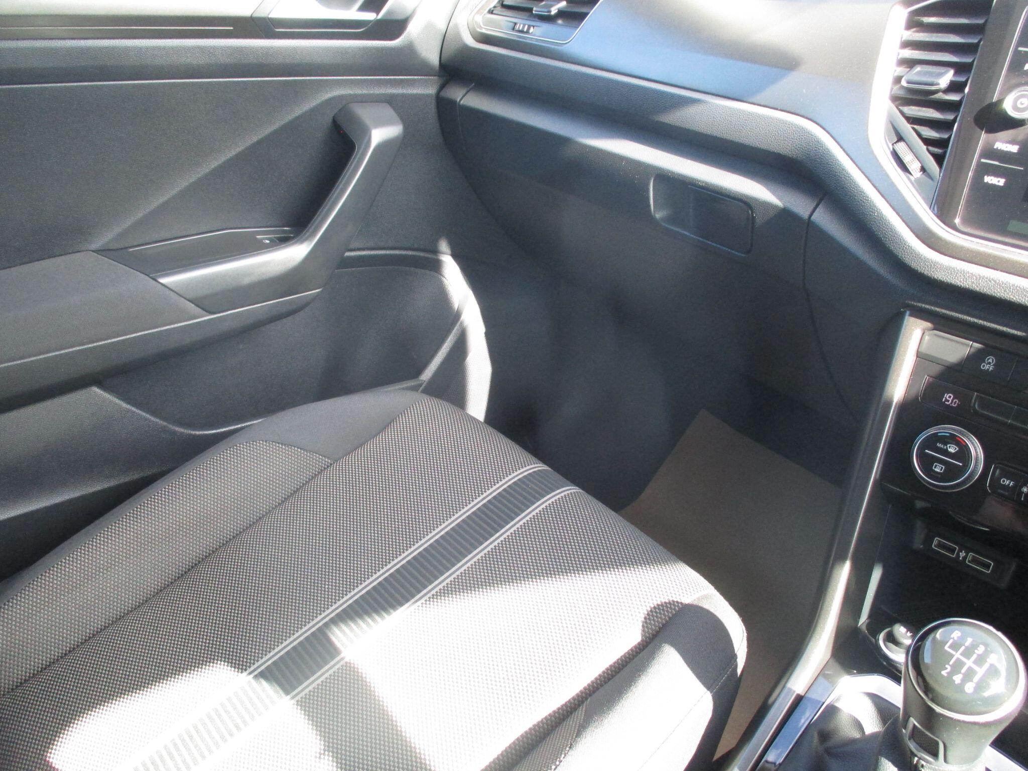Volkswagen T-Roc view 41