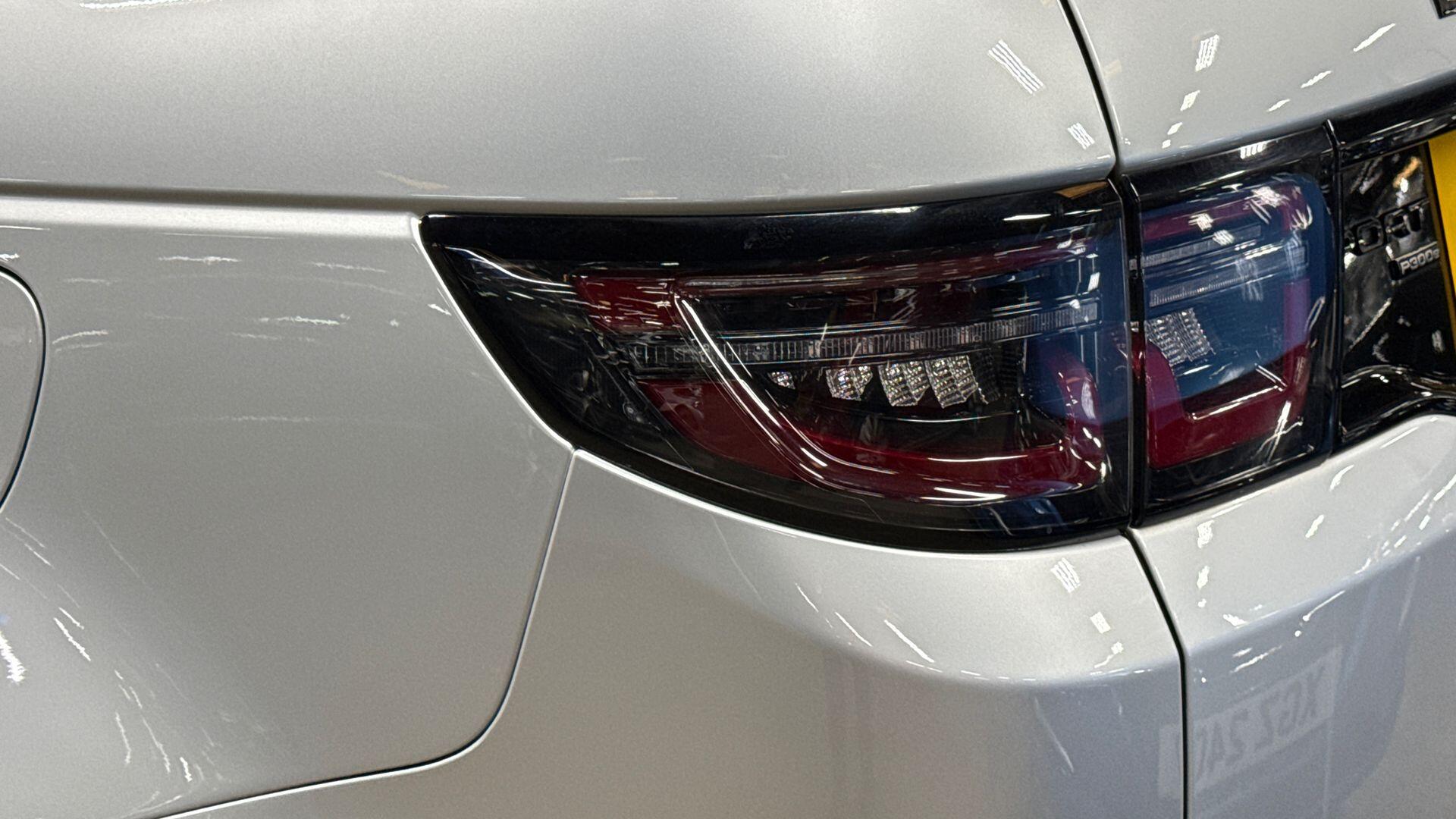 Land Rover Discovery Sport view 19