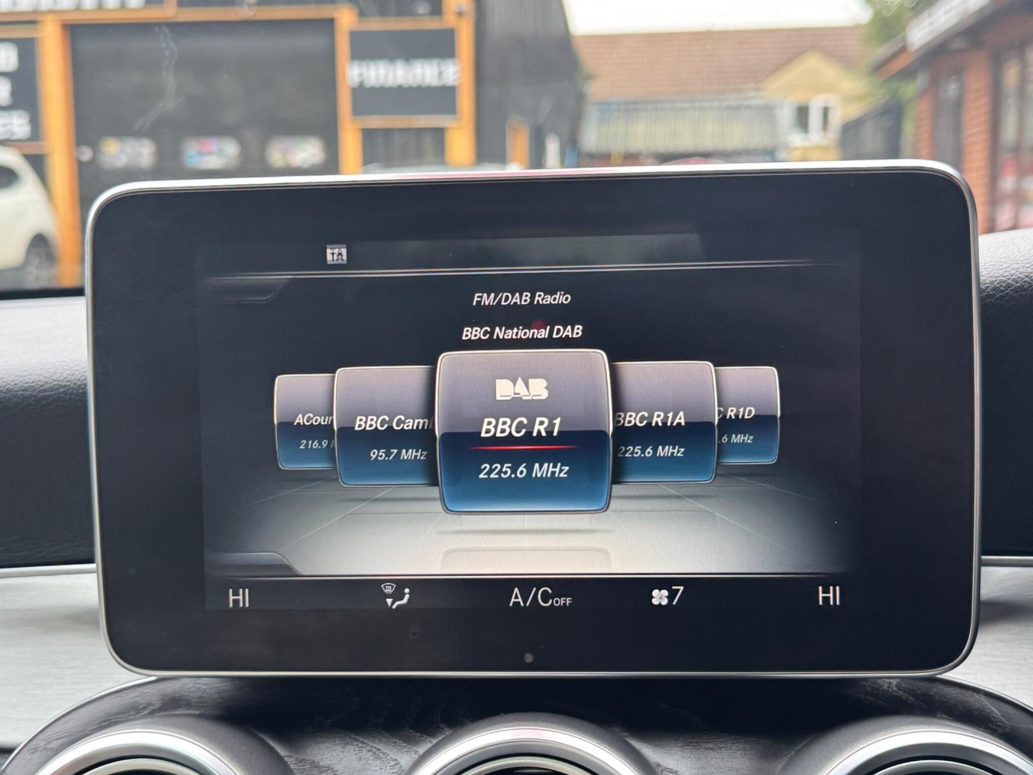 Mercedes-Benz C Class view 31