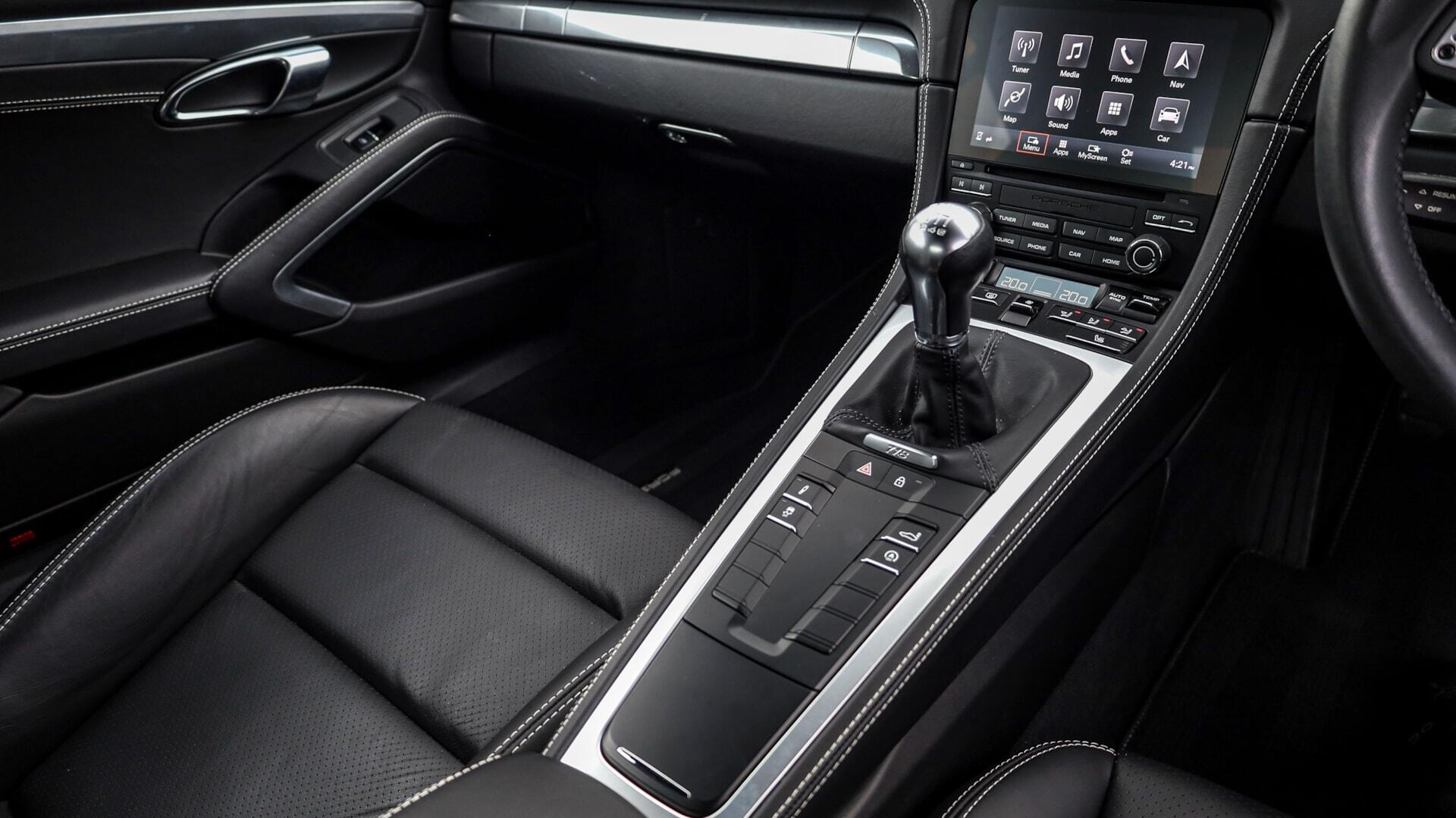 Porsche Cayman view 14