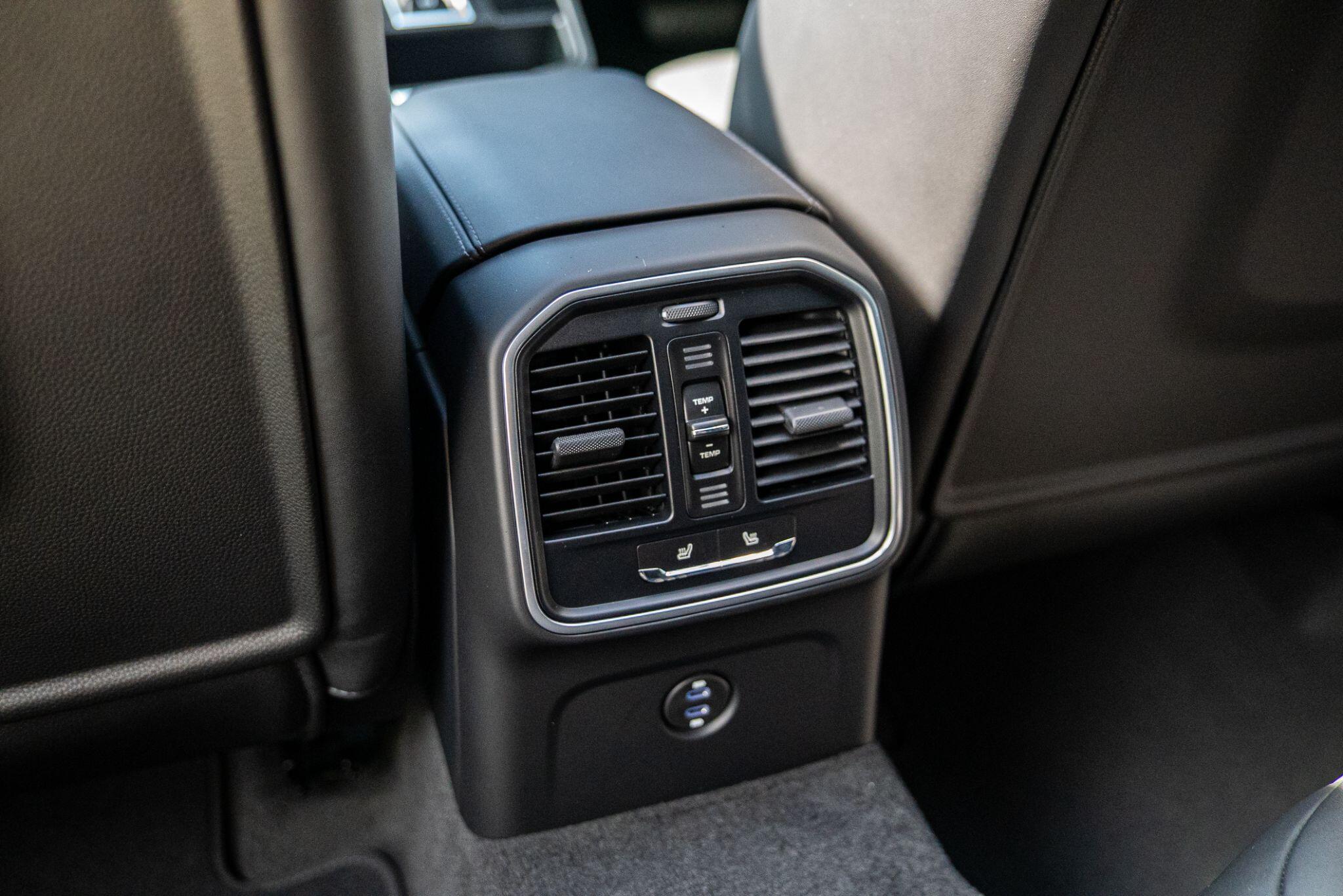 Porsche Macan view 77