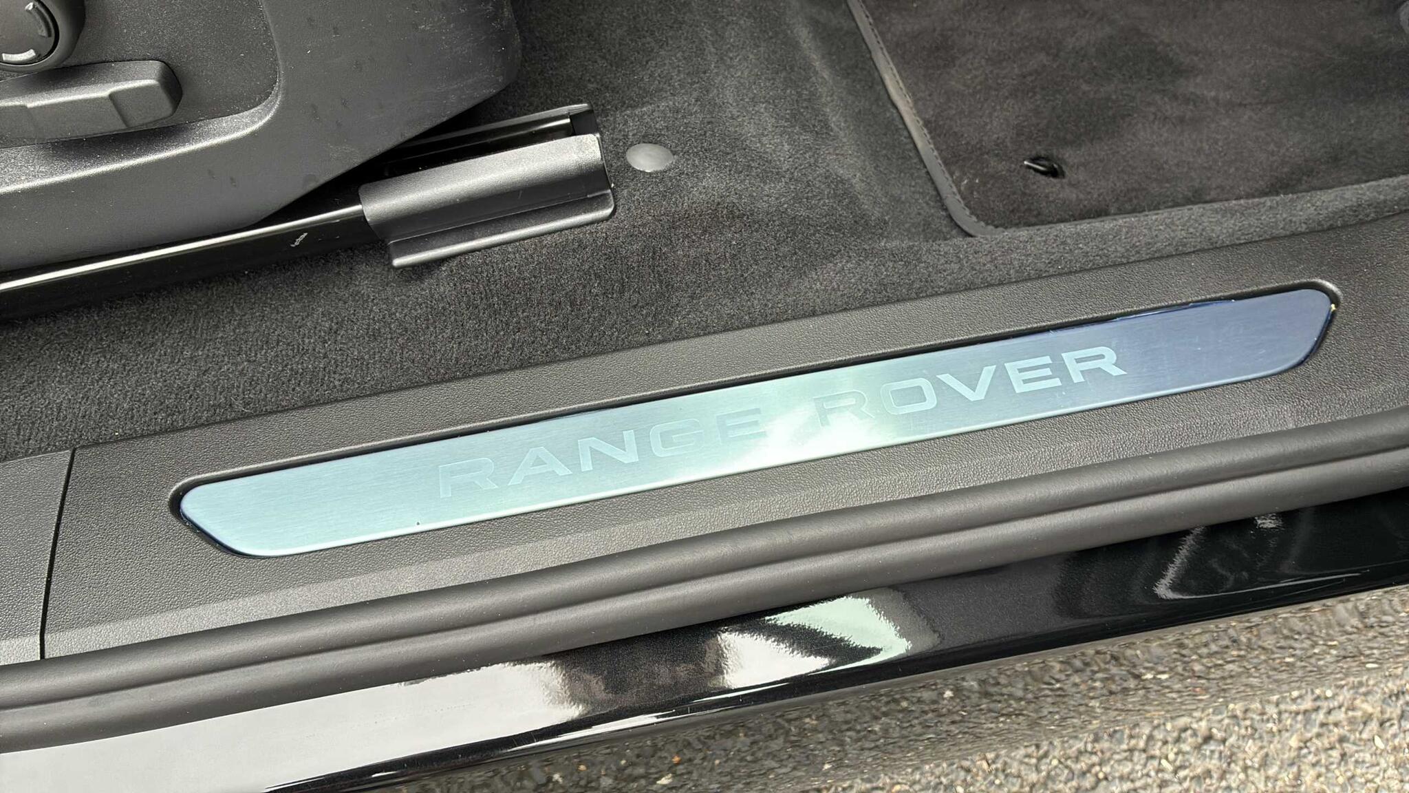 Land Rover Range Rover Evoque view 34