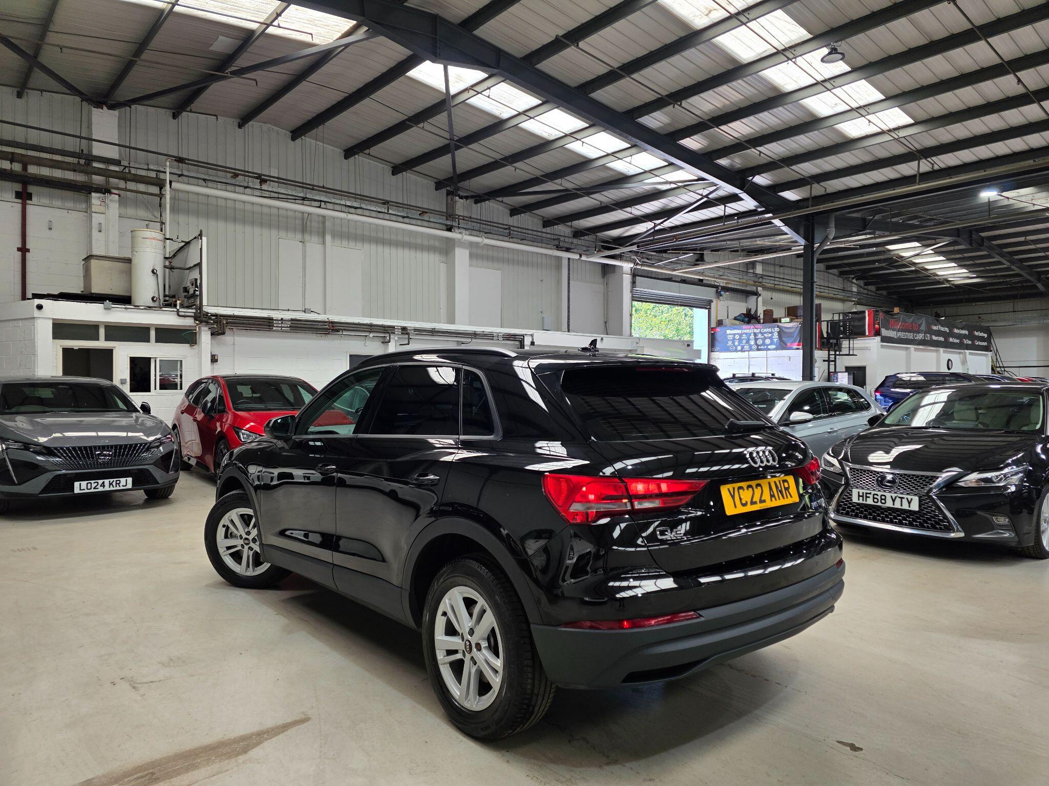 Audi Q3 view 30