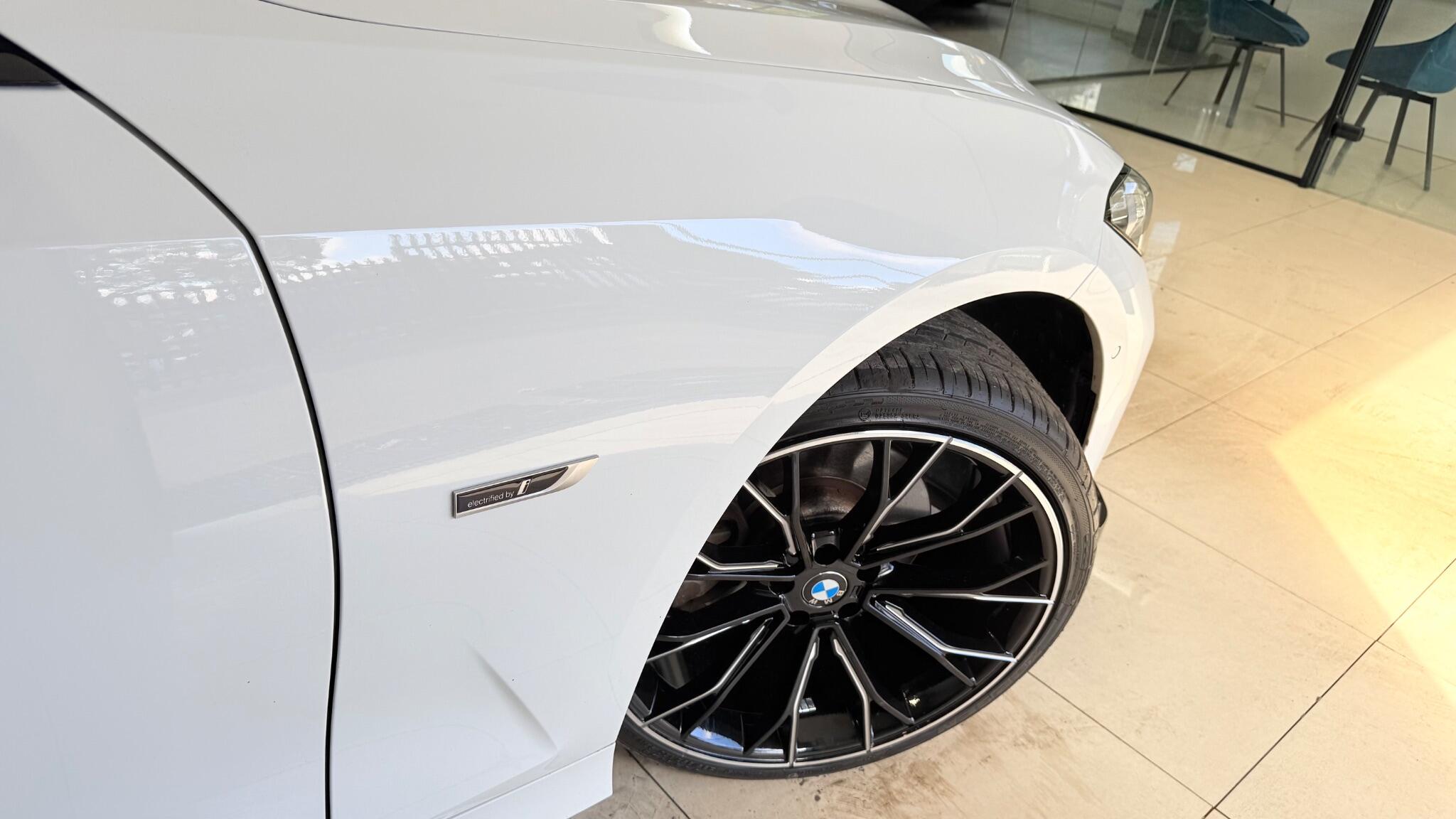 BMW 3 Series view 10