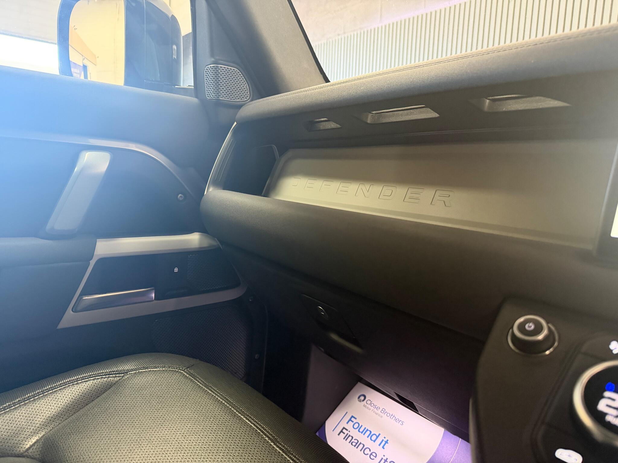 Land Rover Defender view 39