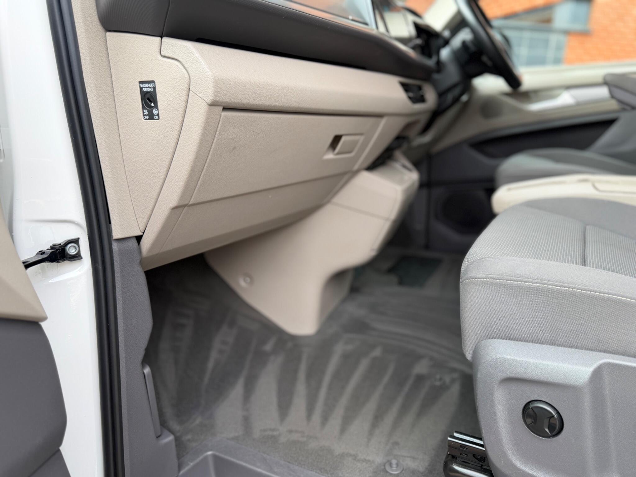 Volkswagen Multivan view 42
