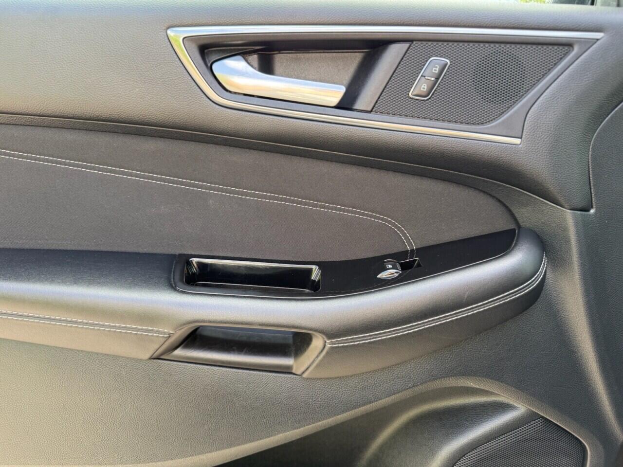 Ford Edge view 26