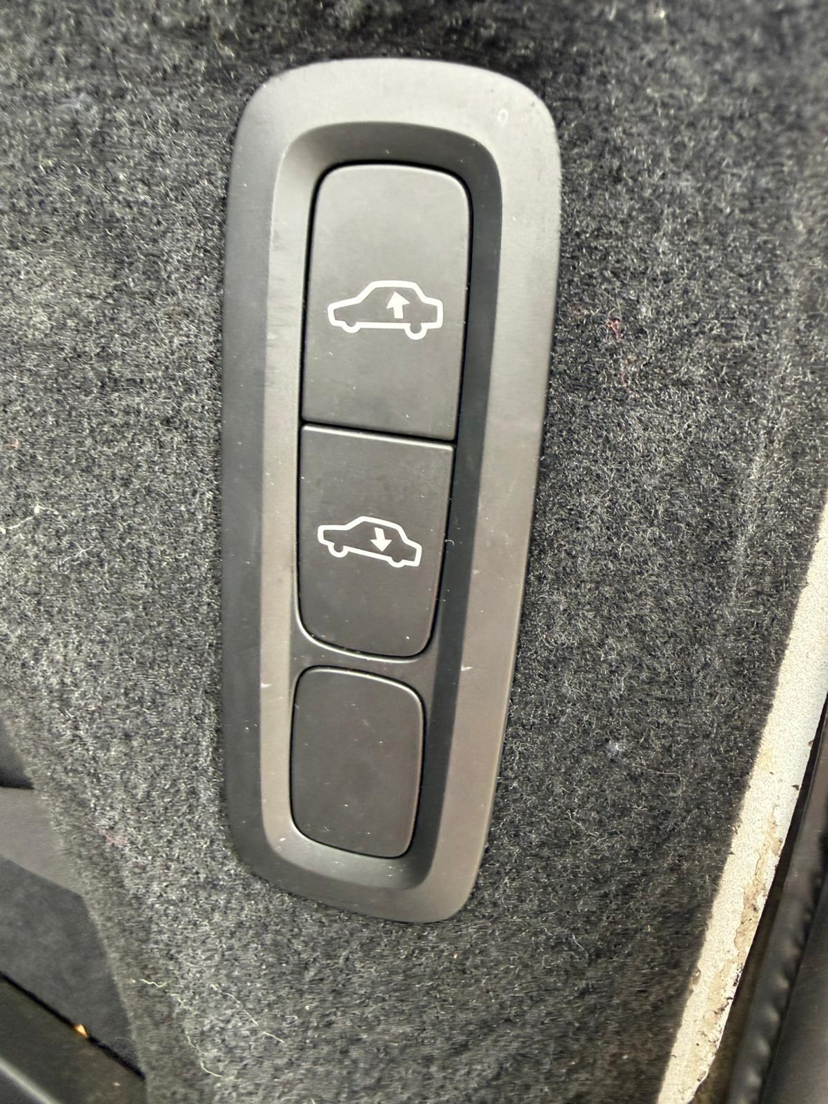 Volvo XC90 view 27