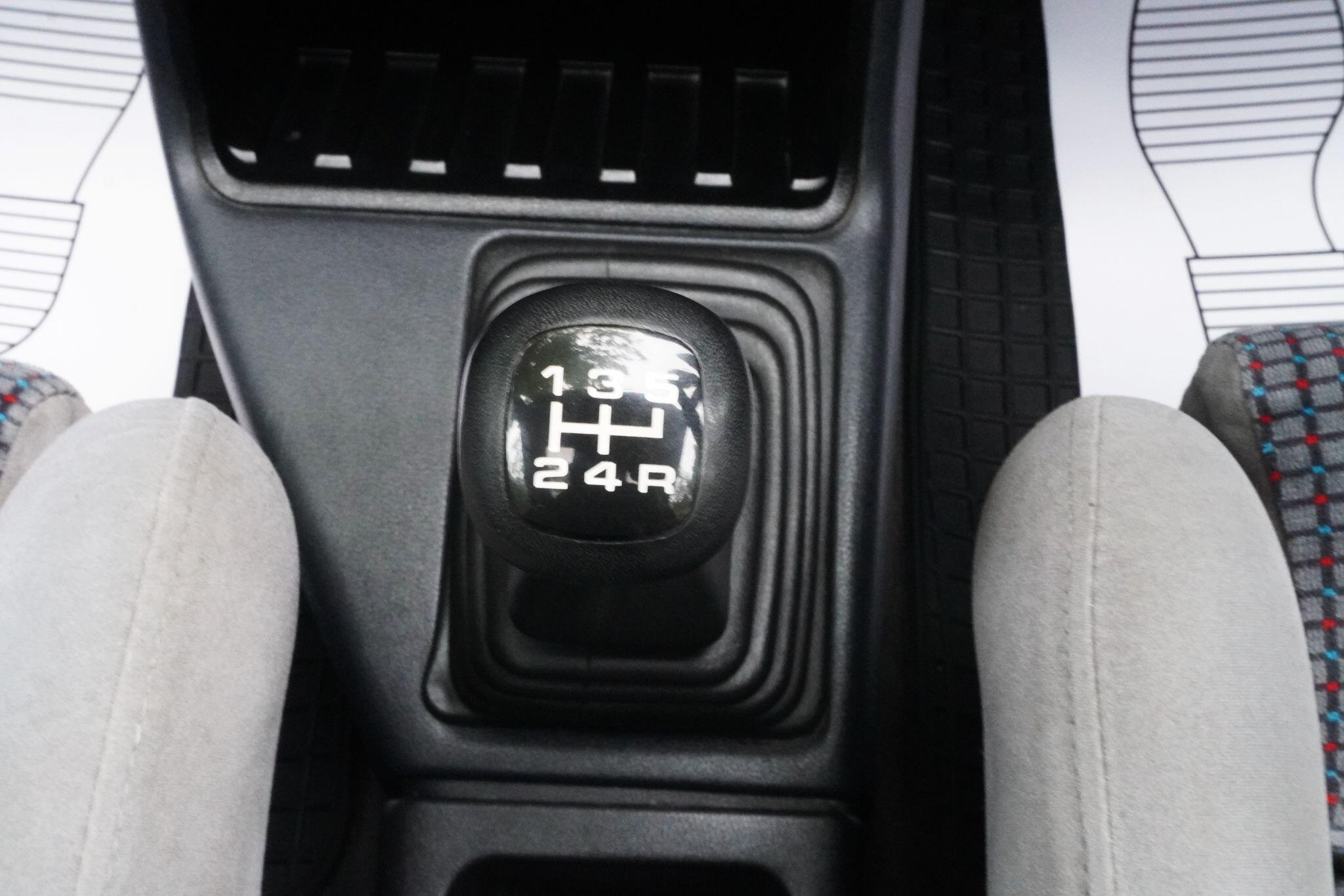 Ford Escort view 28
