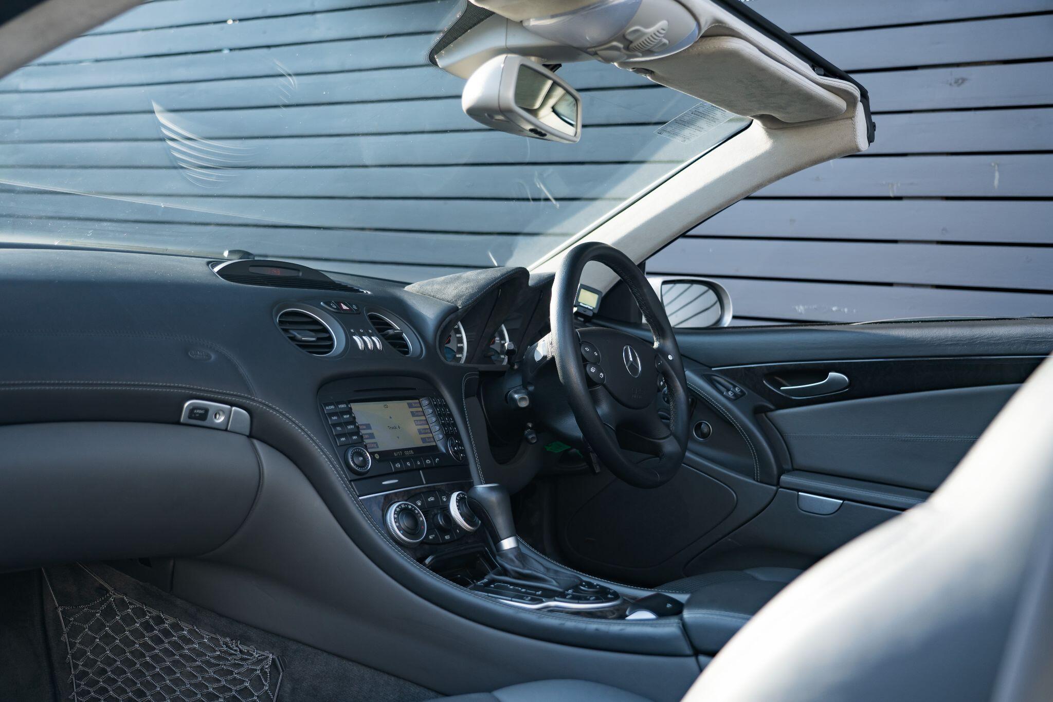 Mercedes-Benz SL view 12
