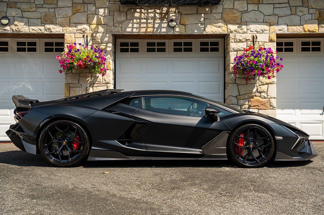 Lamborghini Revuelto view 4