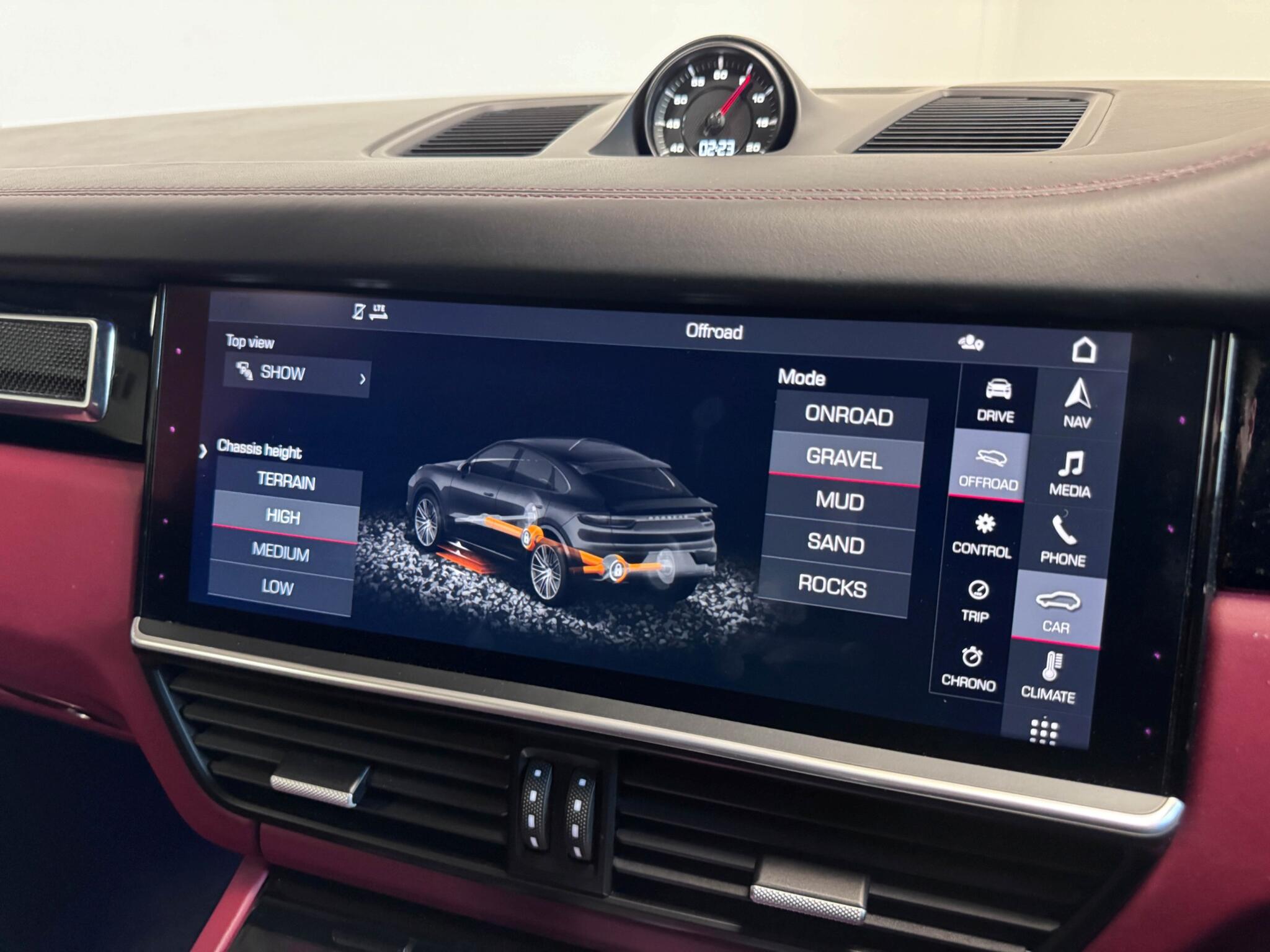 Porsche Cayenne view 59