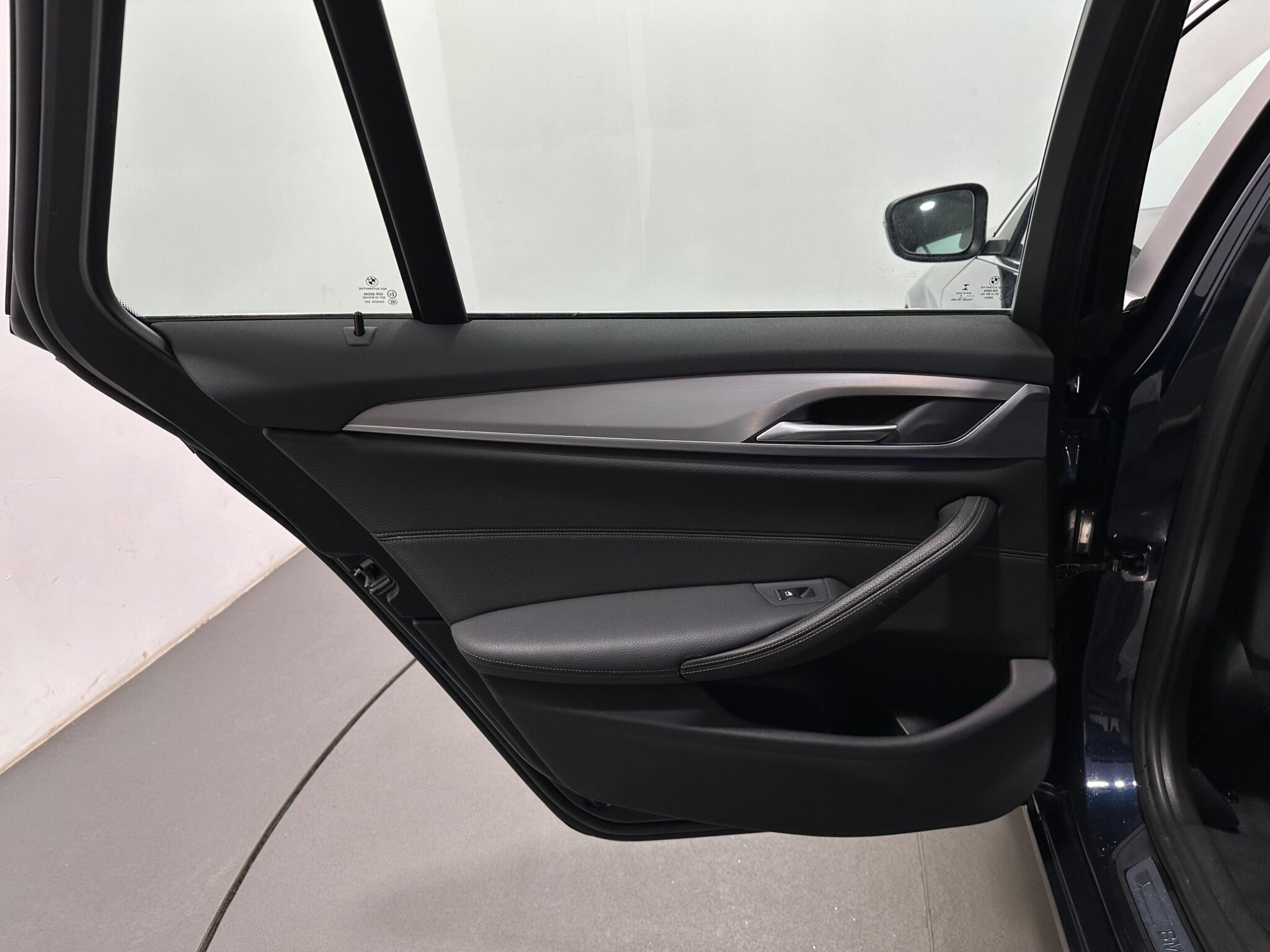 BMW 5 Series view 41