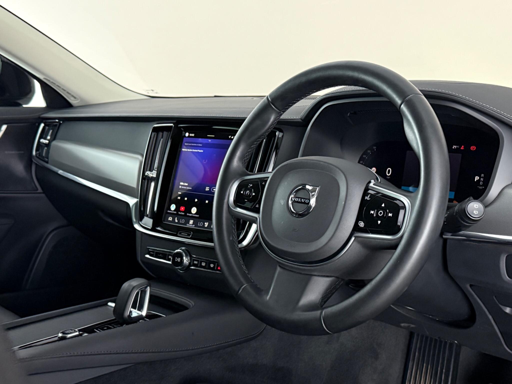 Volvo V90 view 3