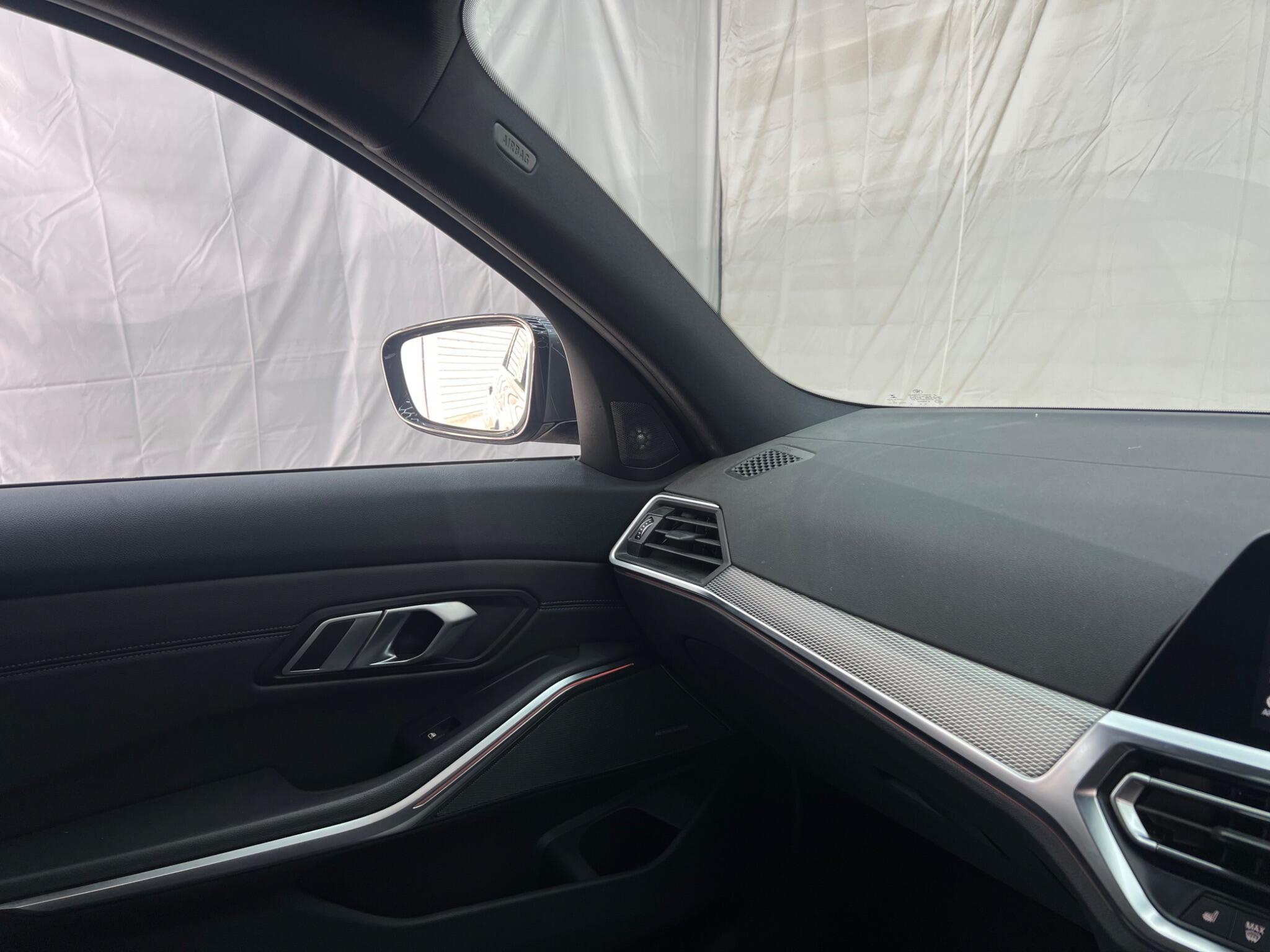 BMW 3 Series view 10
