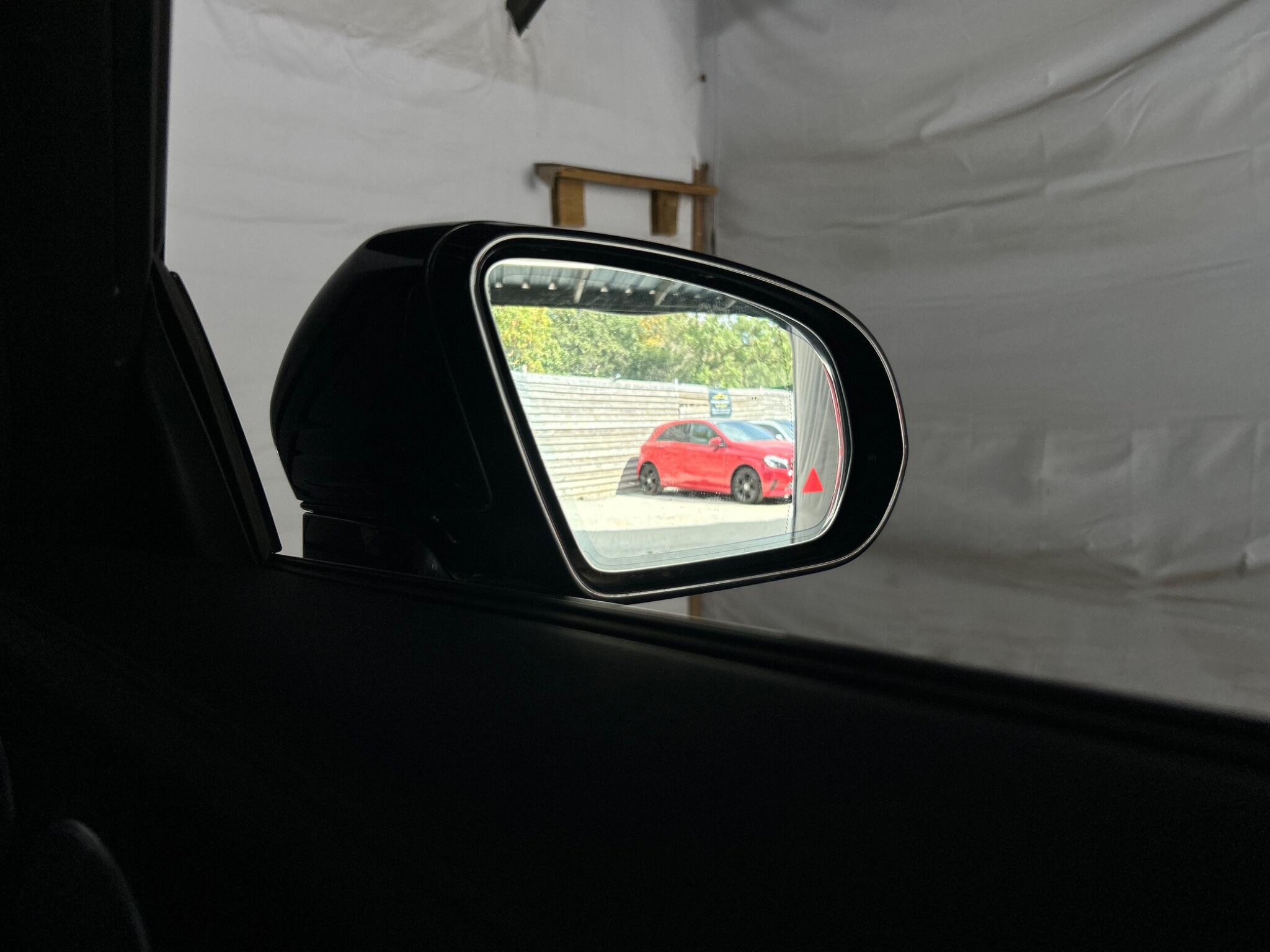 Mercedes-Benz E Class view 61