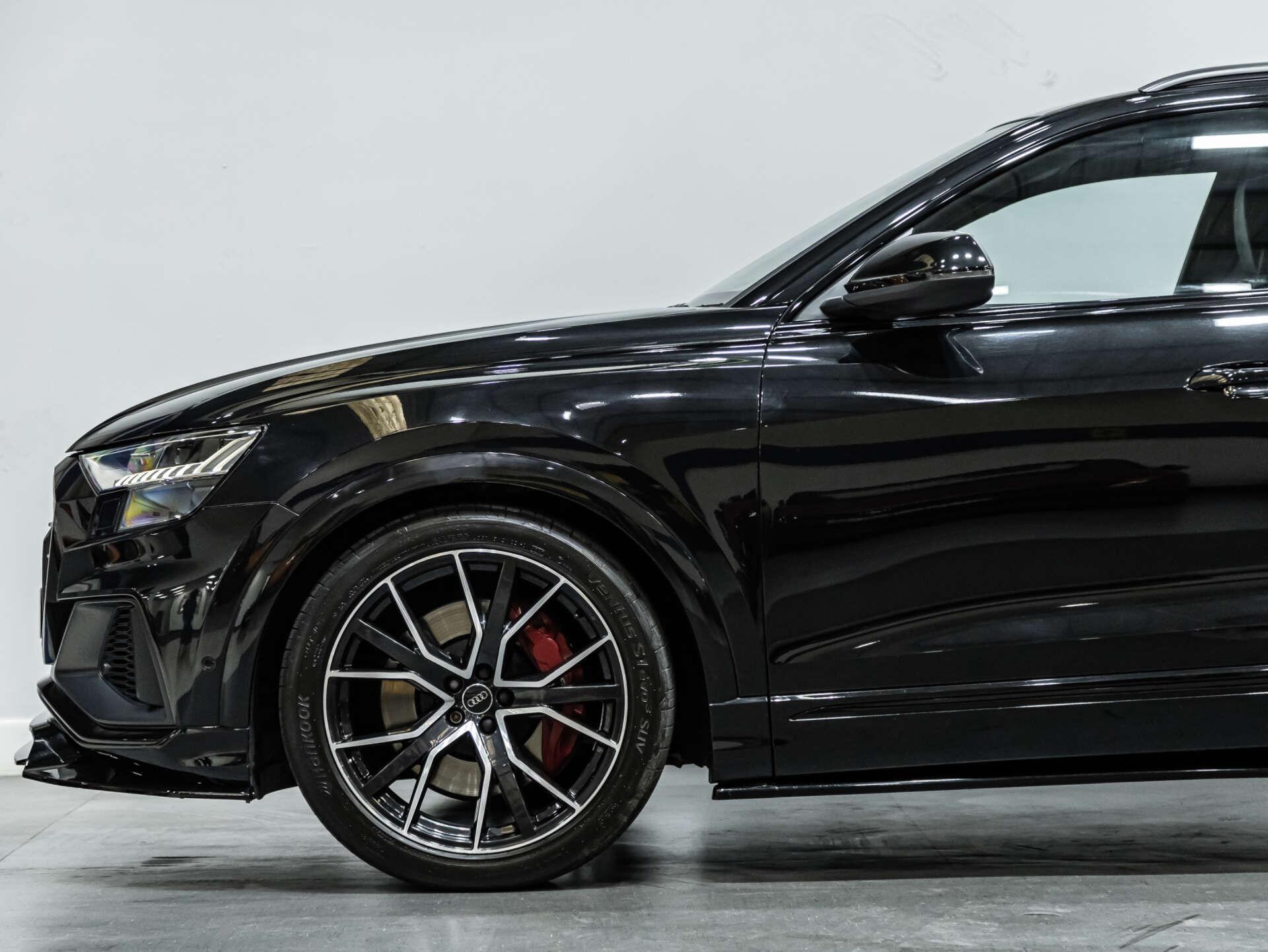 Audi SQ8 view 26
