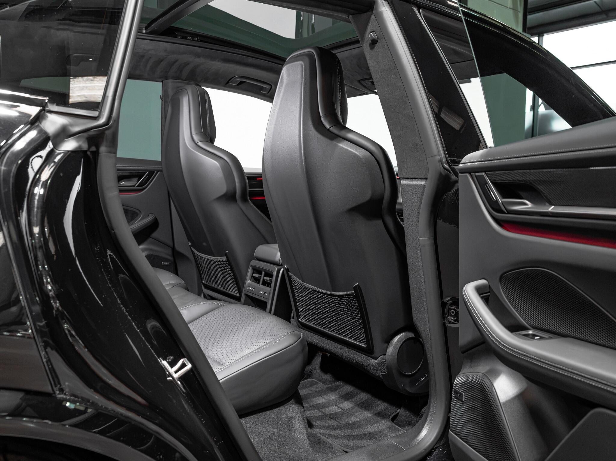 Porsche Macan view 27