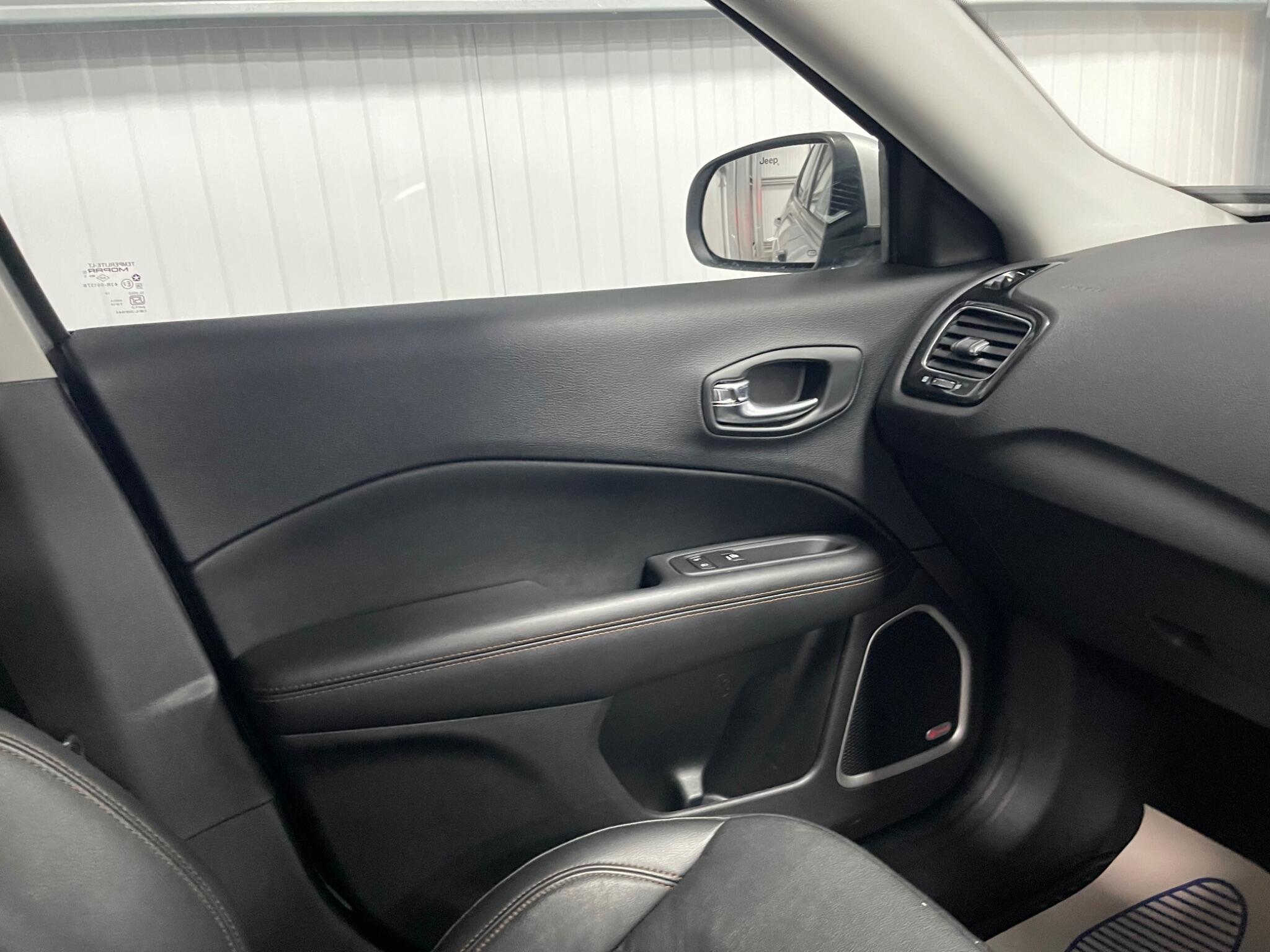 Jeep Compass view 31