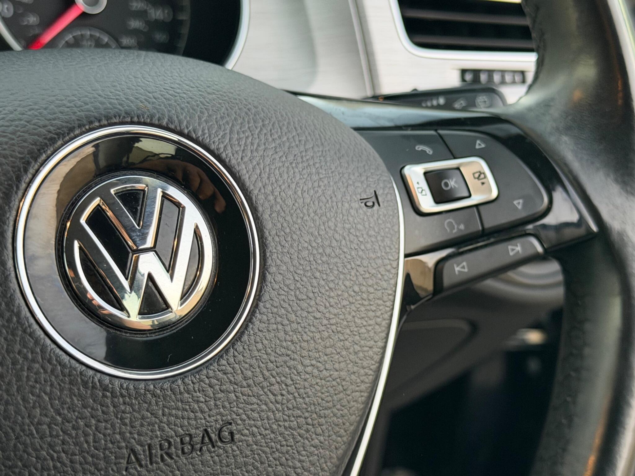 Volkswagen Golf view 24
