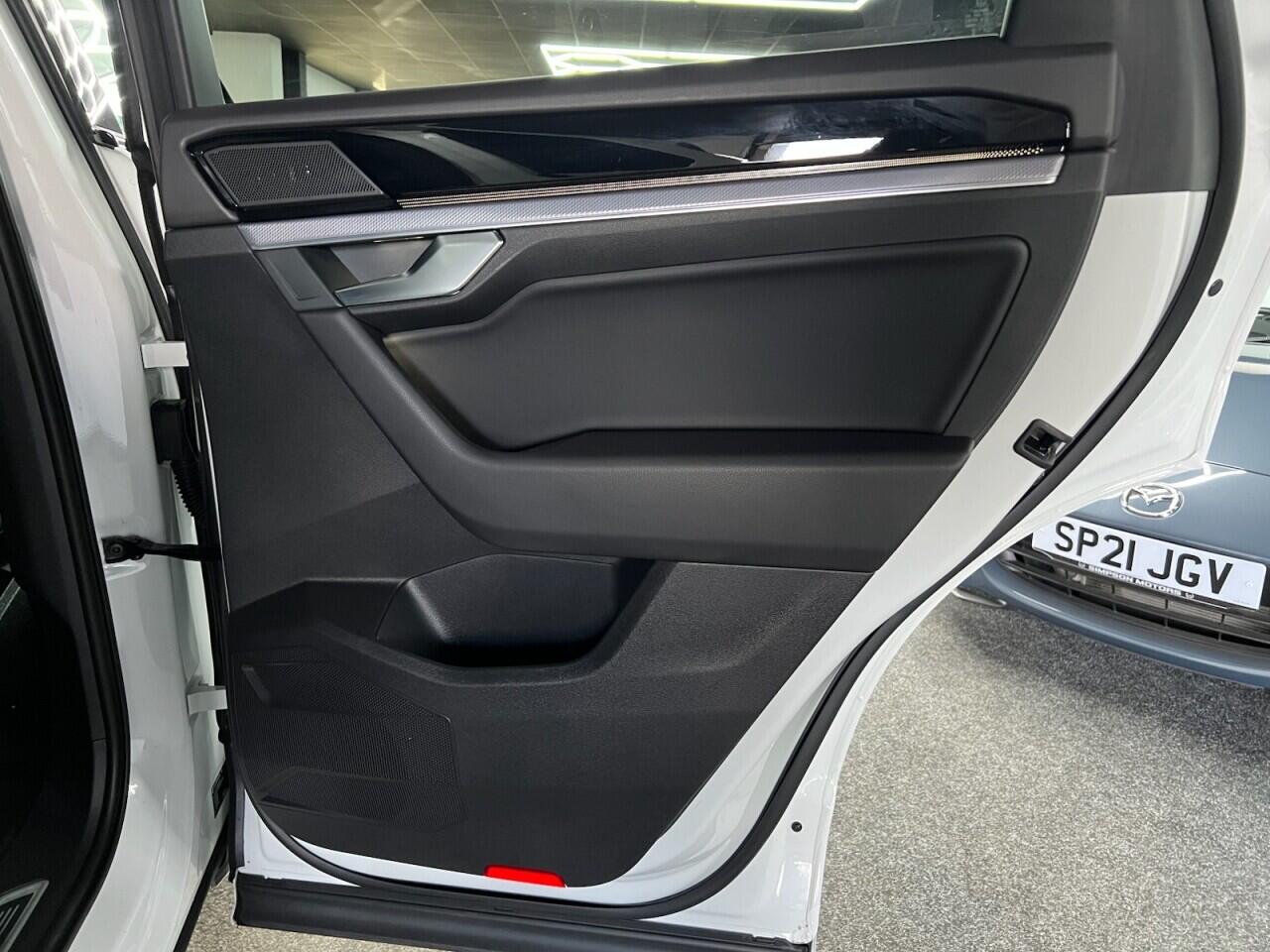 Volkswagen Touareg view 44