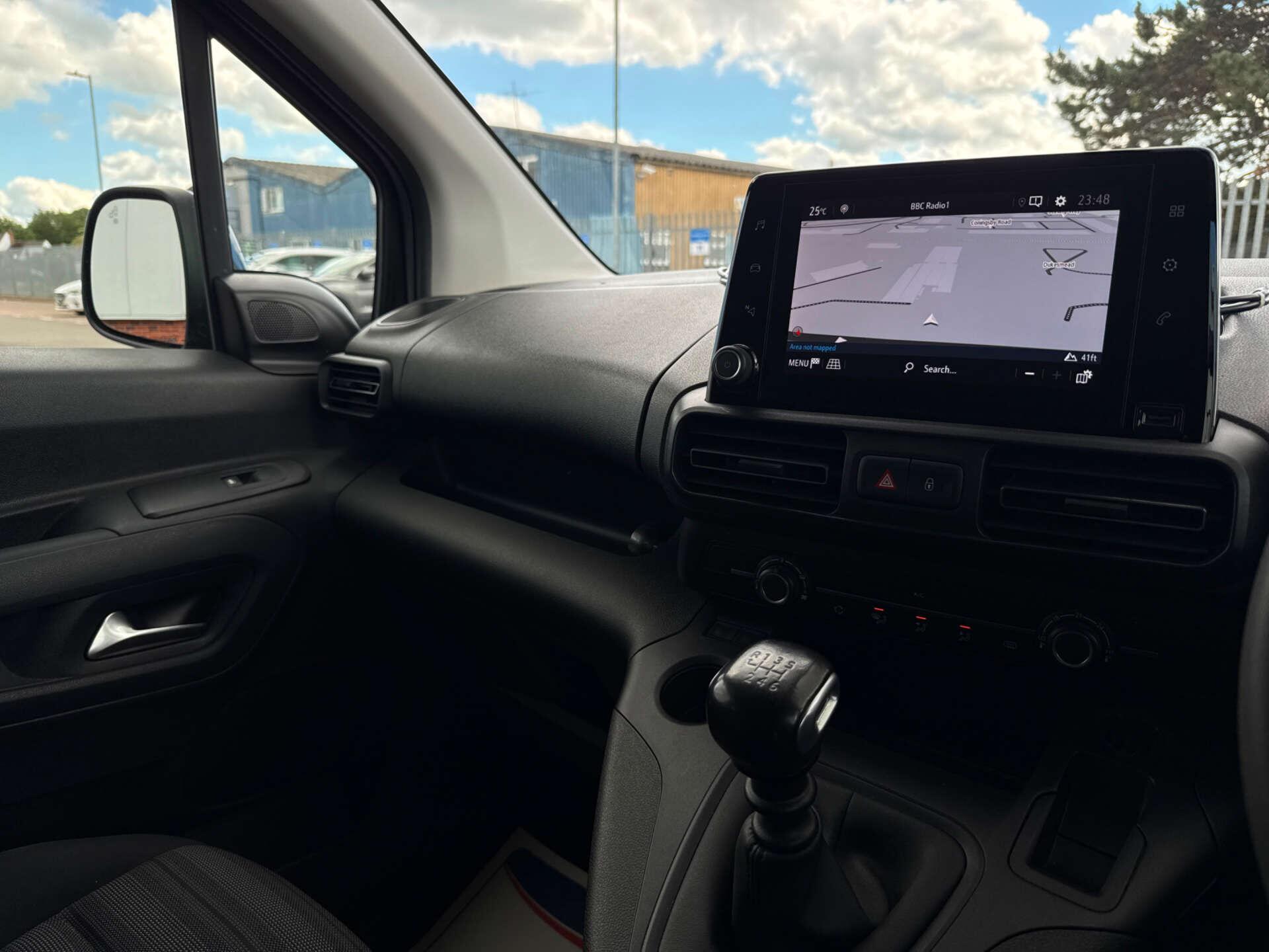 Vauxhall Combo Life view 53