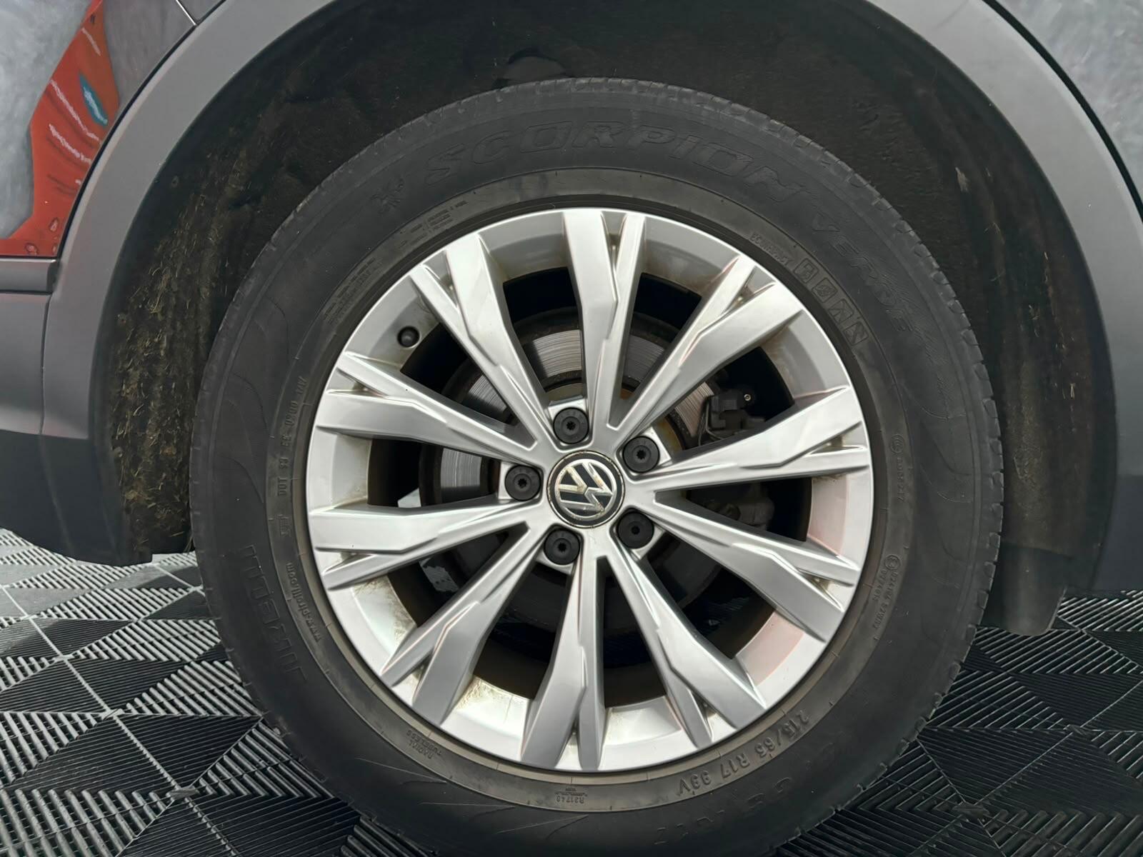 Volkswagen Tiguan view 18