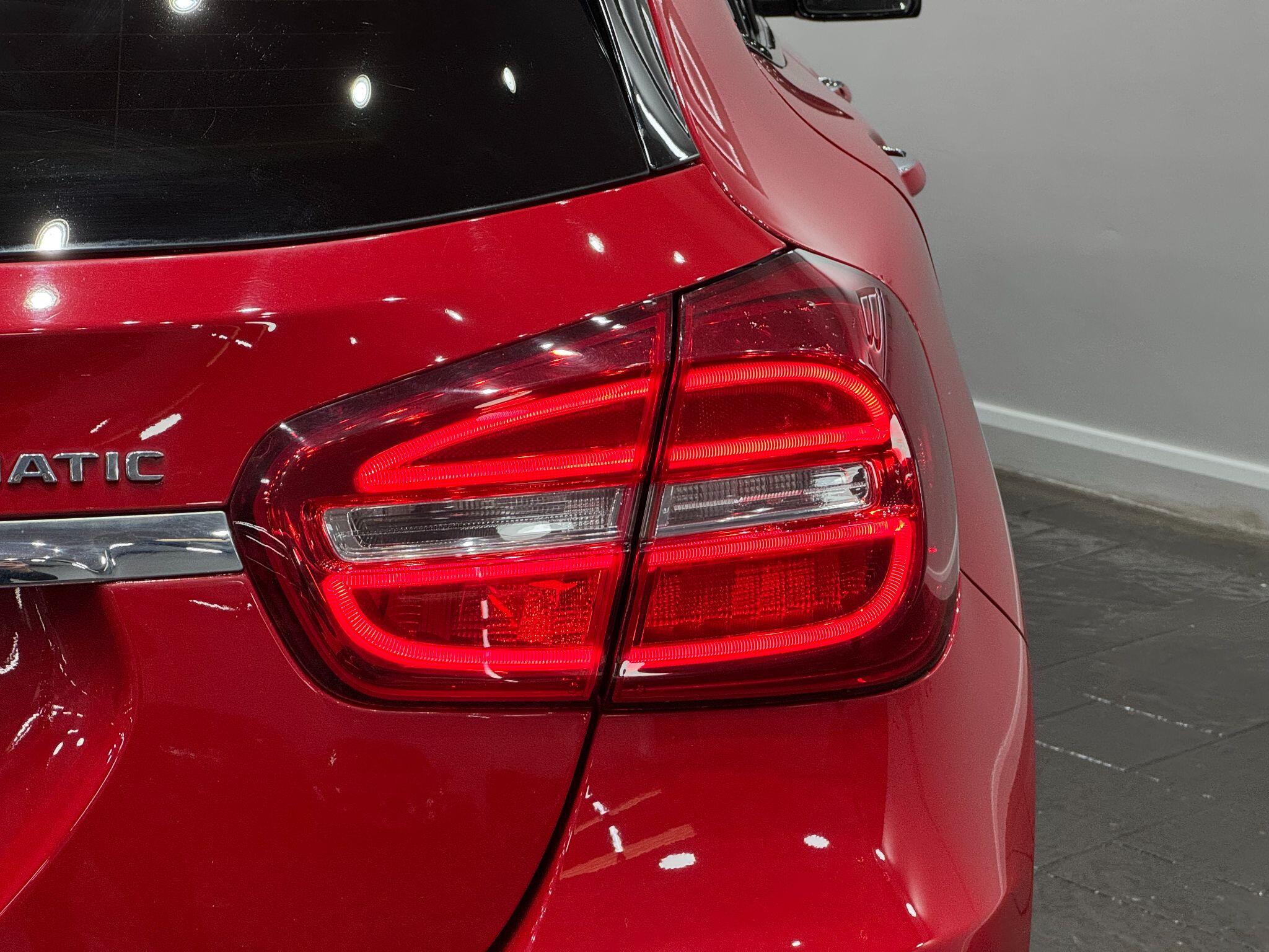 Mercedes-Benz GLA view 22