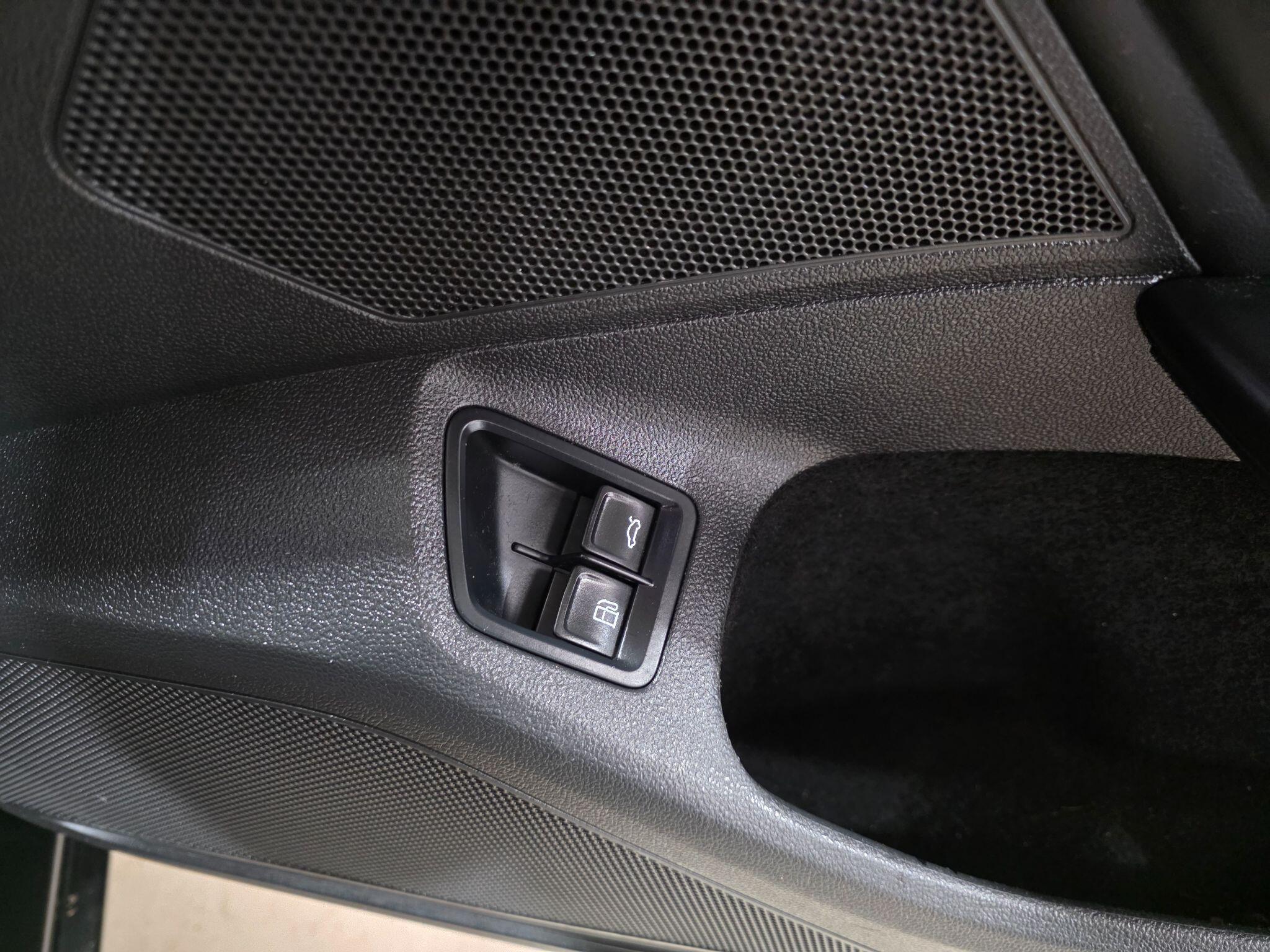 Volkswagen Passat view 14