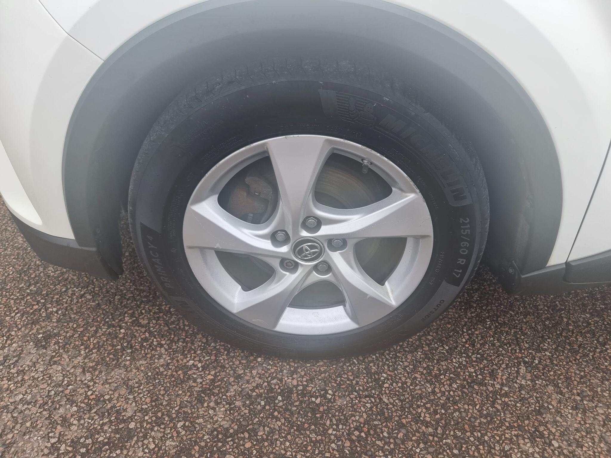 Toyota C-HR view 14