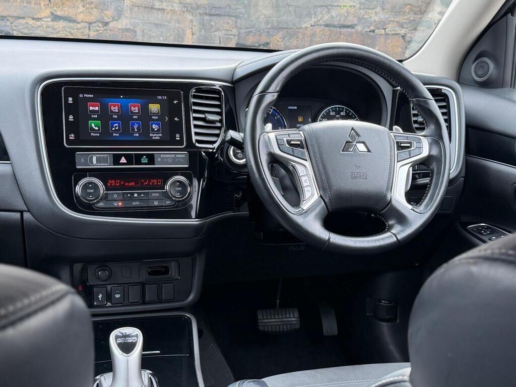 Mitsubishi Outlander view 23