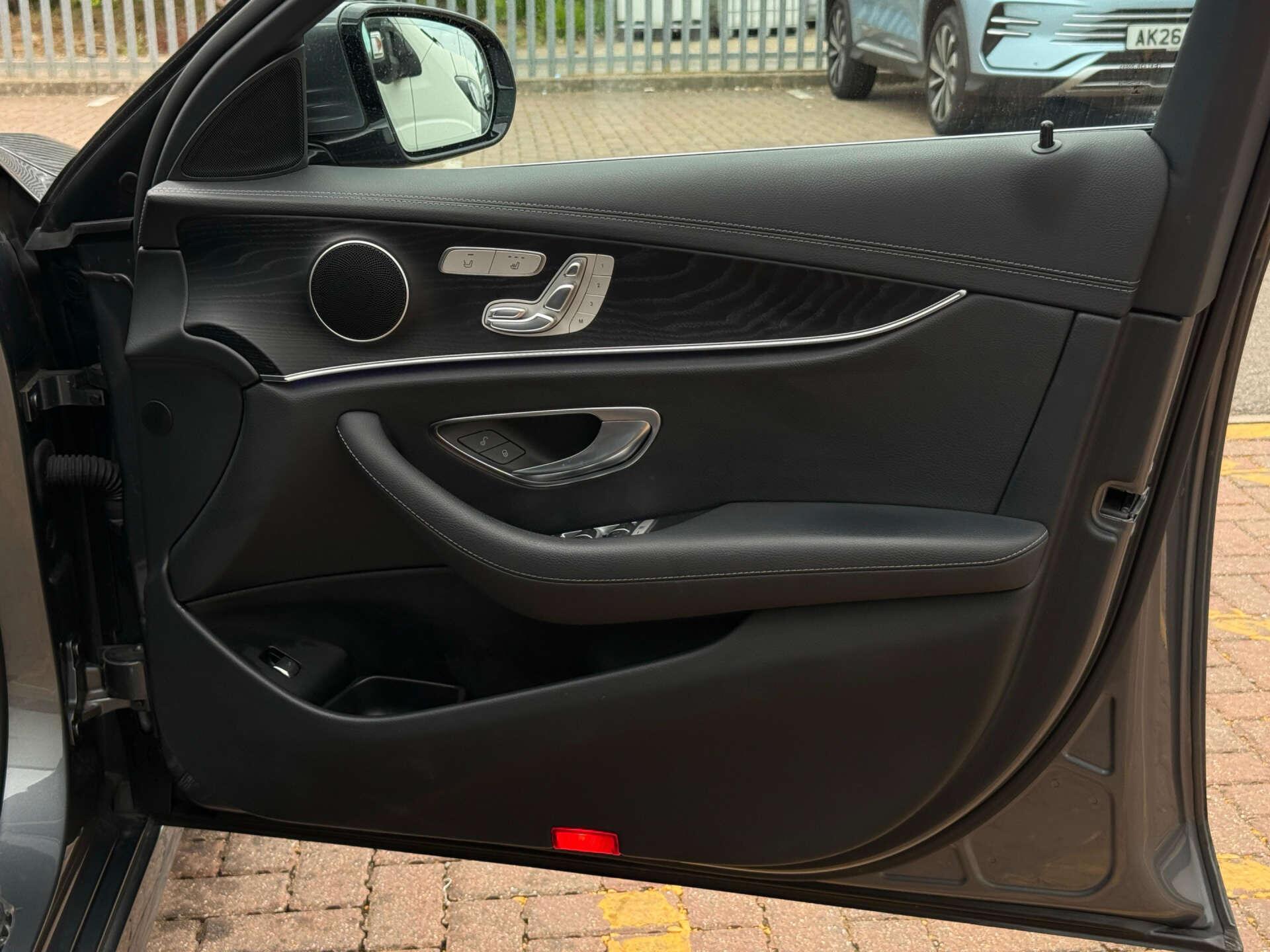 Mercedes-Benz E Class view 23