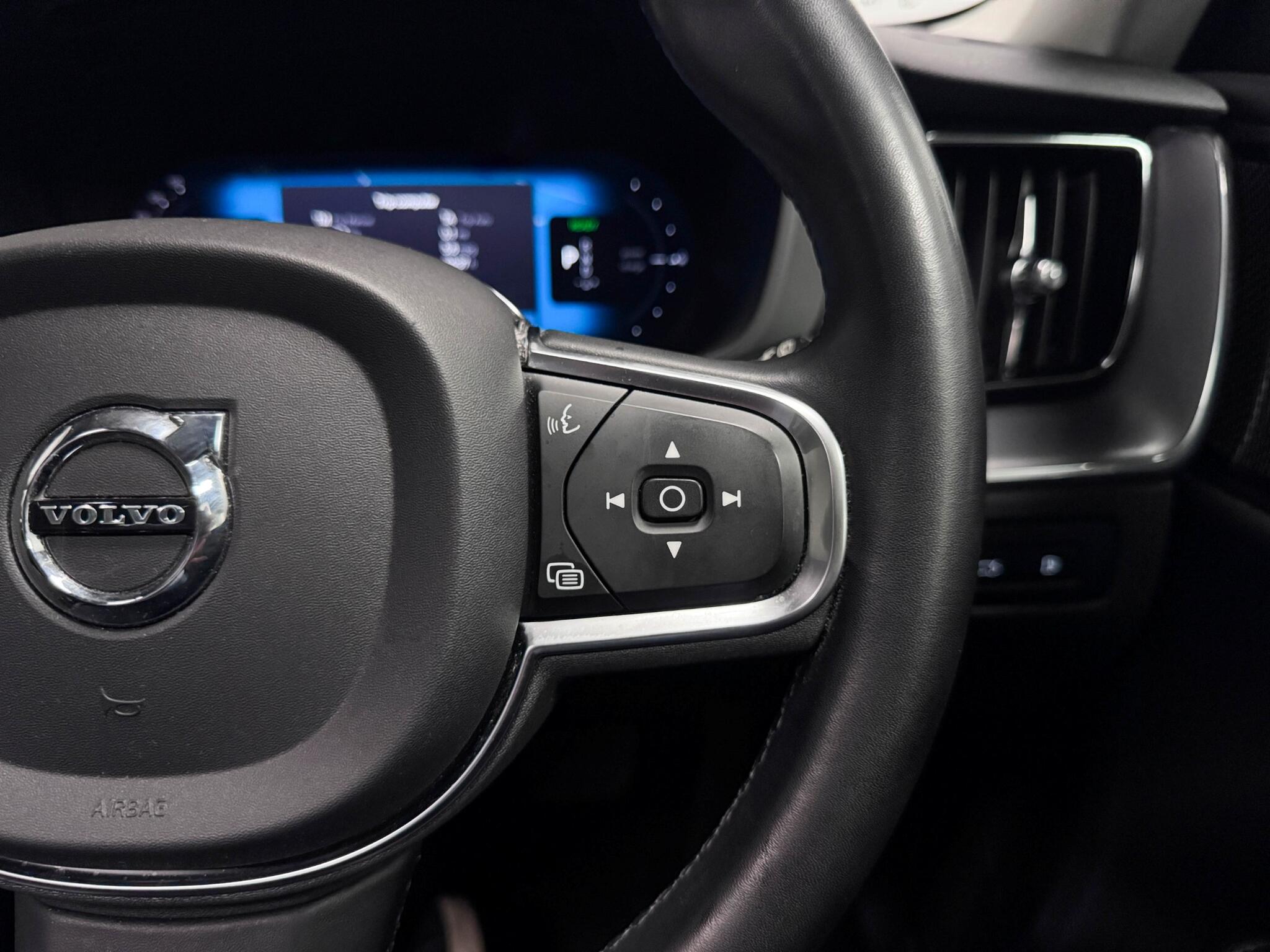 Volvo XC60 view 16