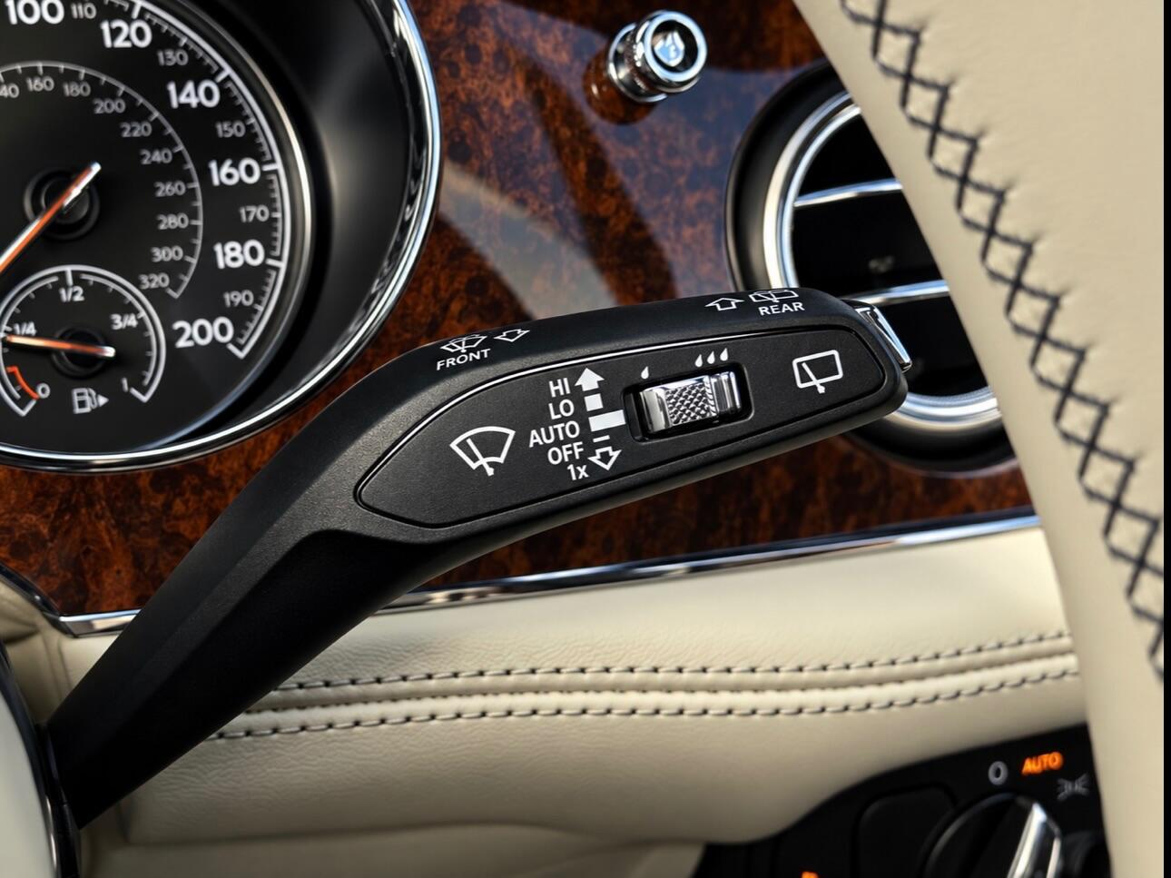 Bentley Bentayga view 43