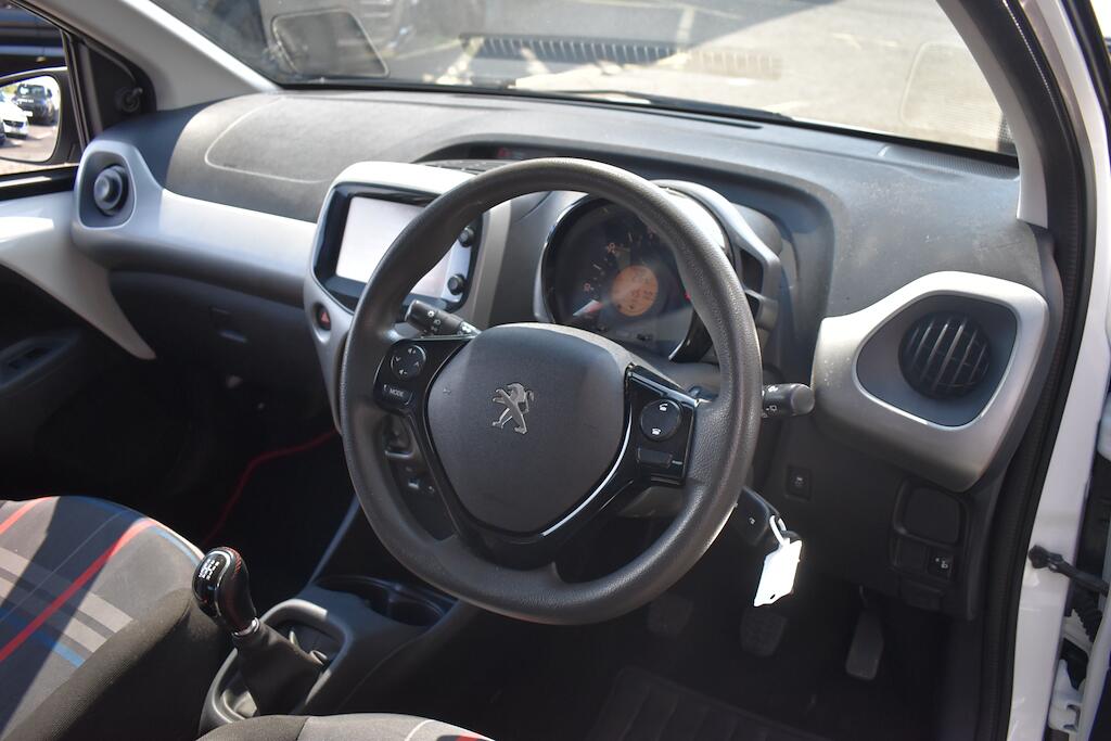Peugeot 108 view 10