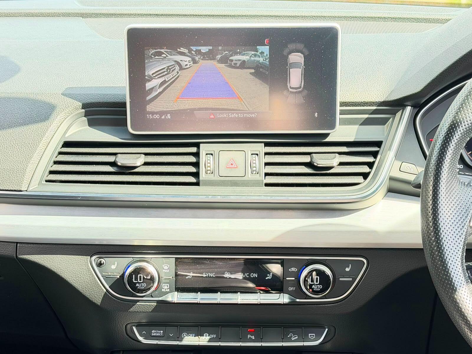 Audi Q5 view 24