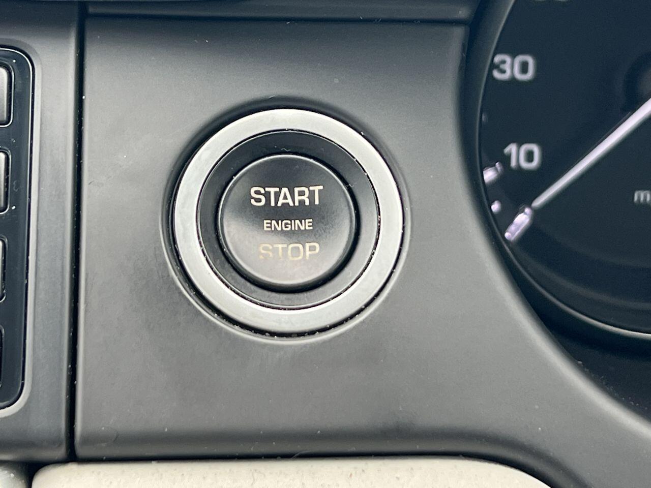Land Rover Discovery Sport view 60