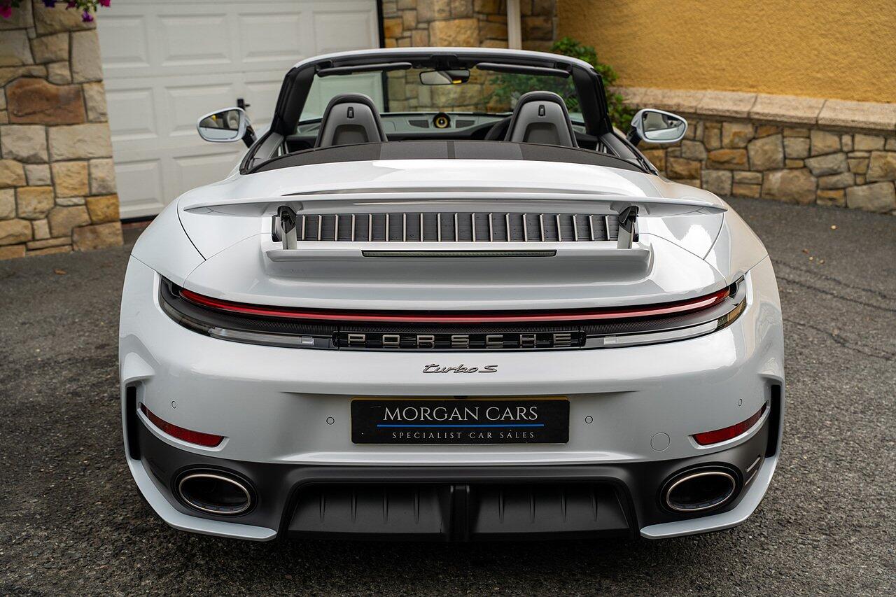 Porsche 911 view 28
