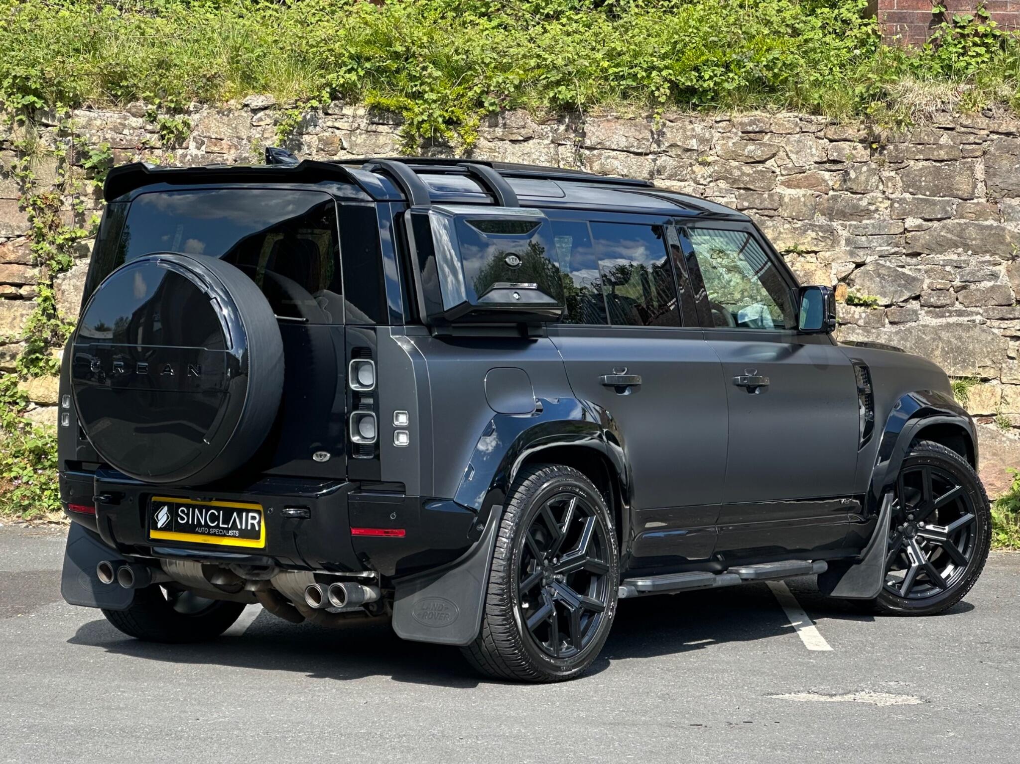 Land Rover Defender 110 view 8