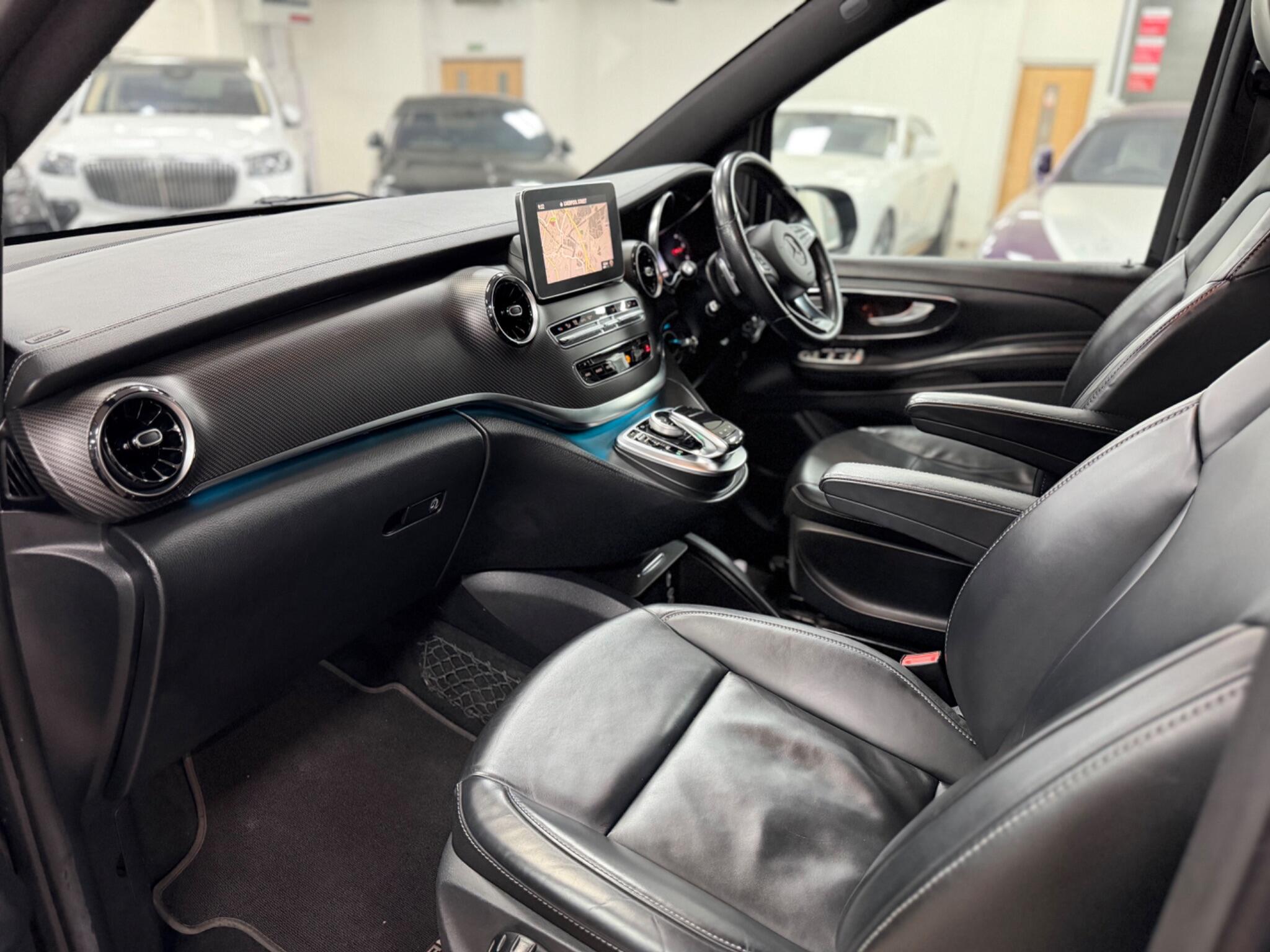 Mercedes-Benz V-Class view 26