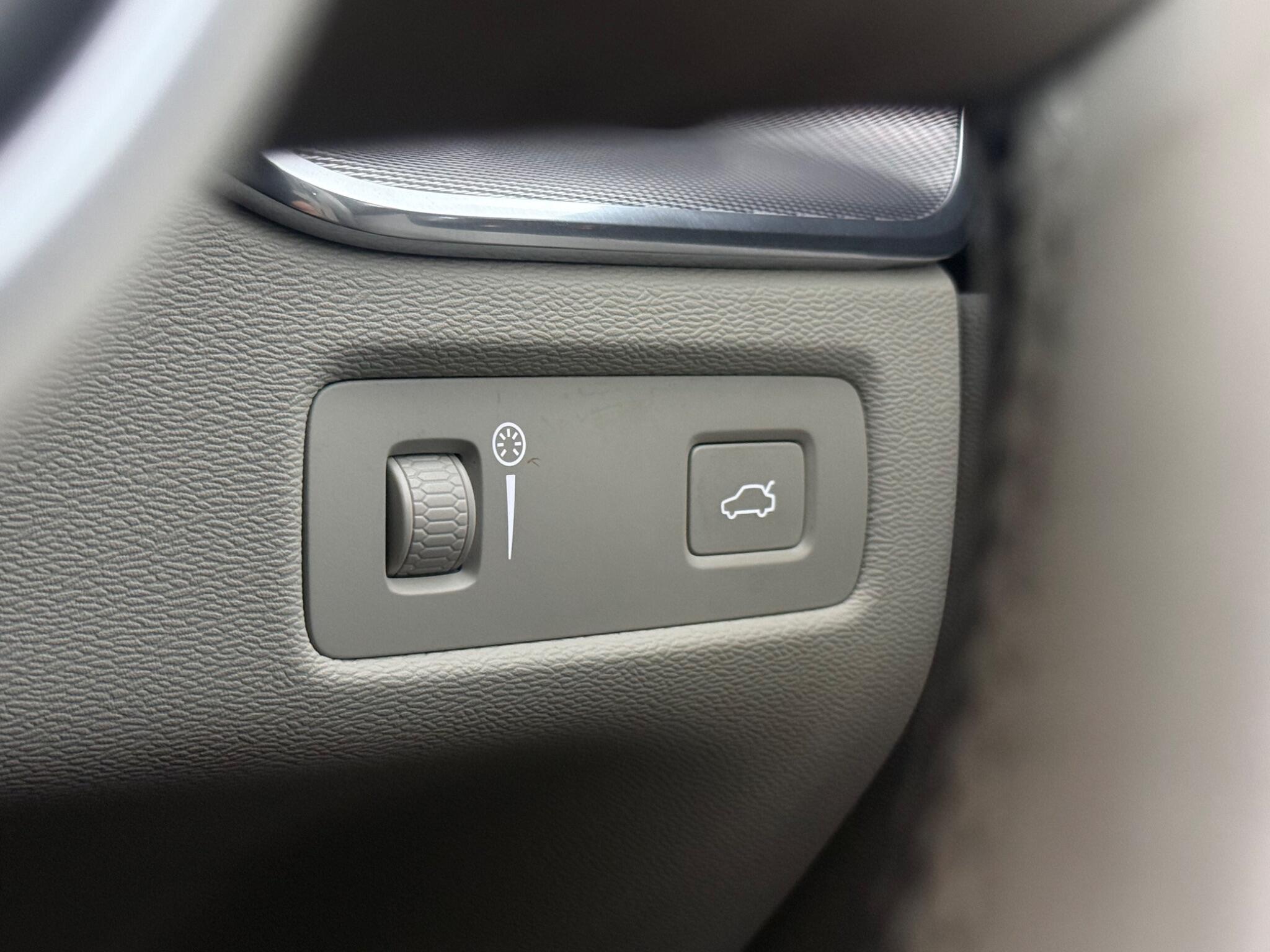 Volvo XC60 view 22