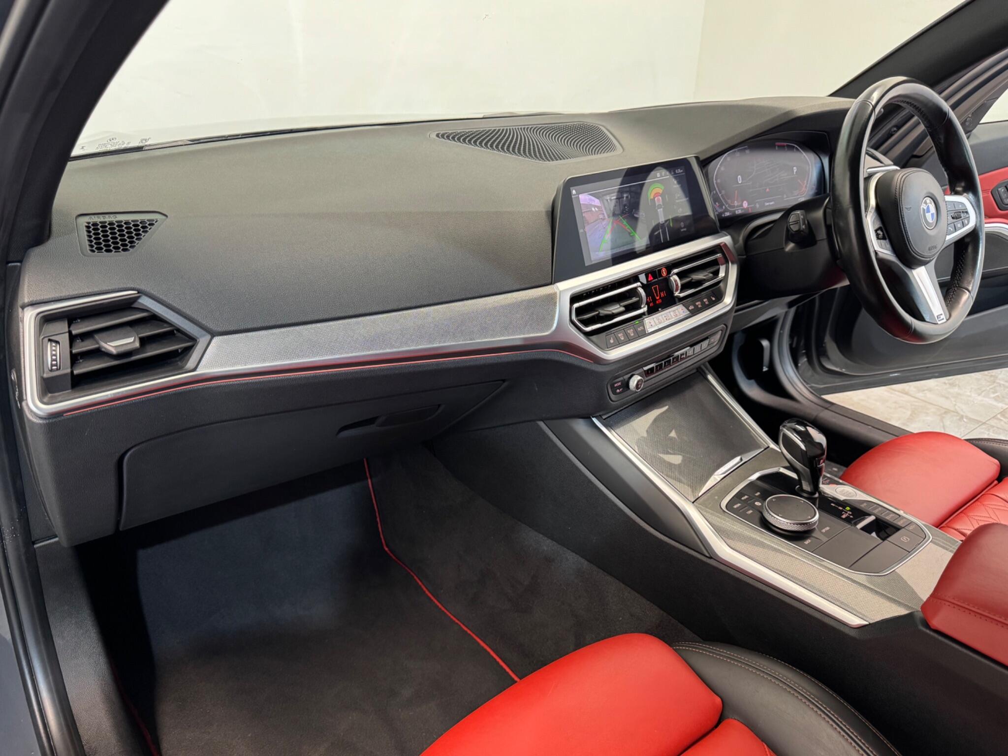 BMW 3 Series view 22