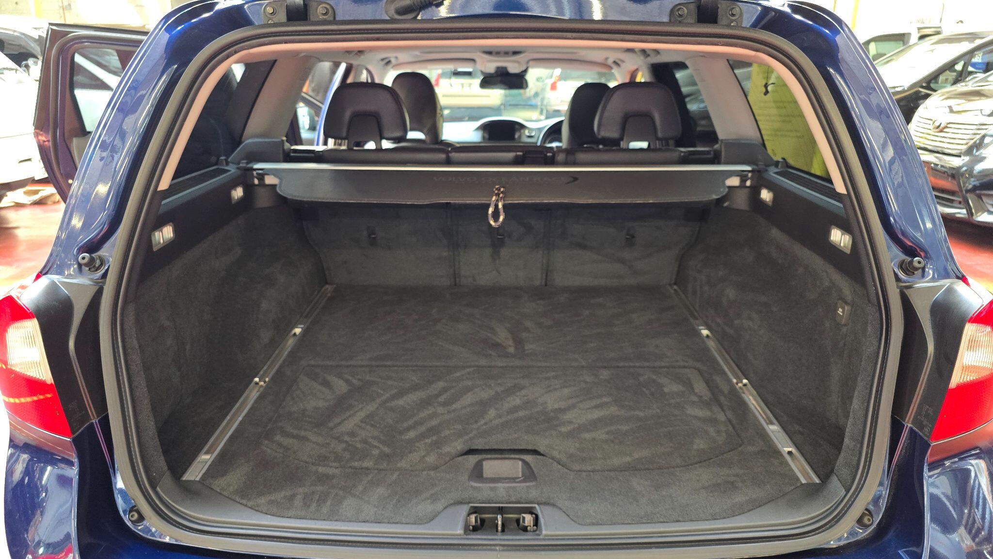Volvo V70 view 23