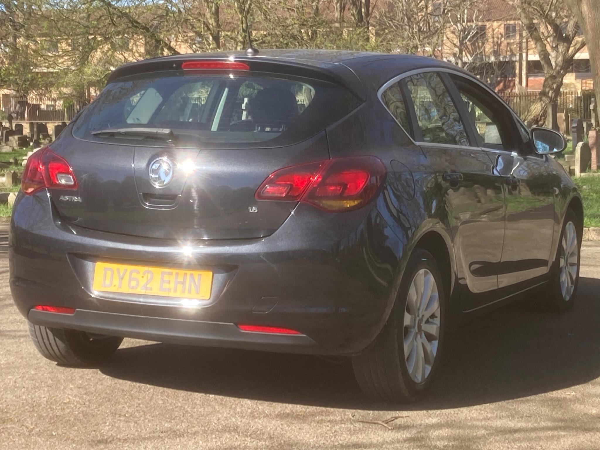 Vauxhall Astra view 4