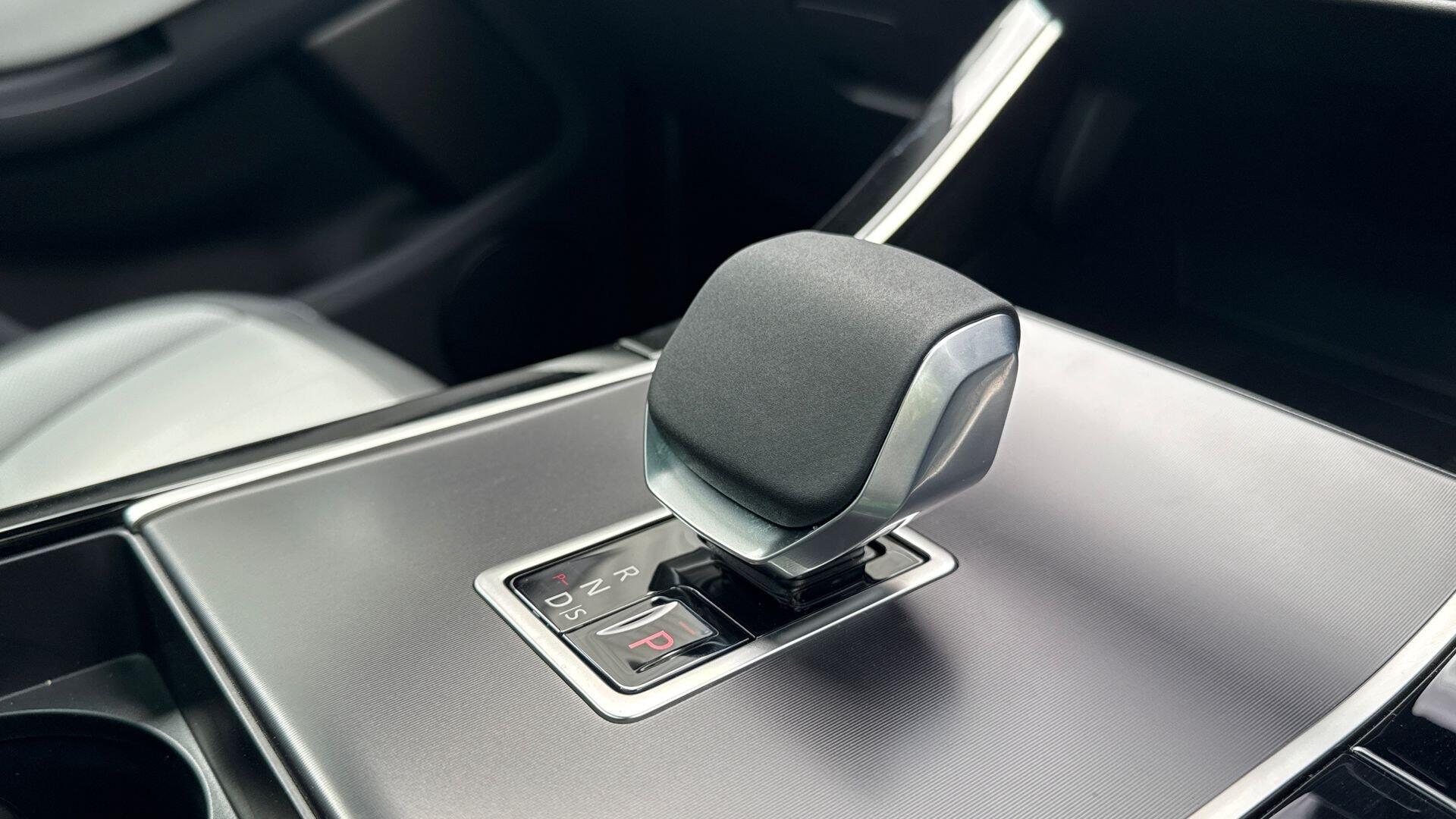 Land Rover Range Rover Evoque view 14