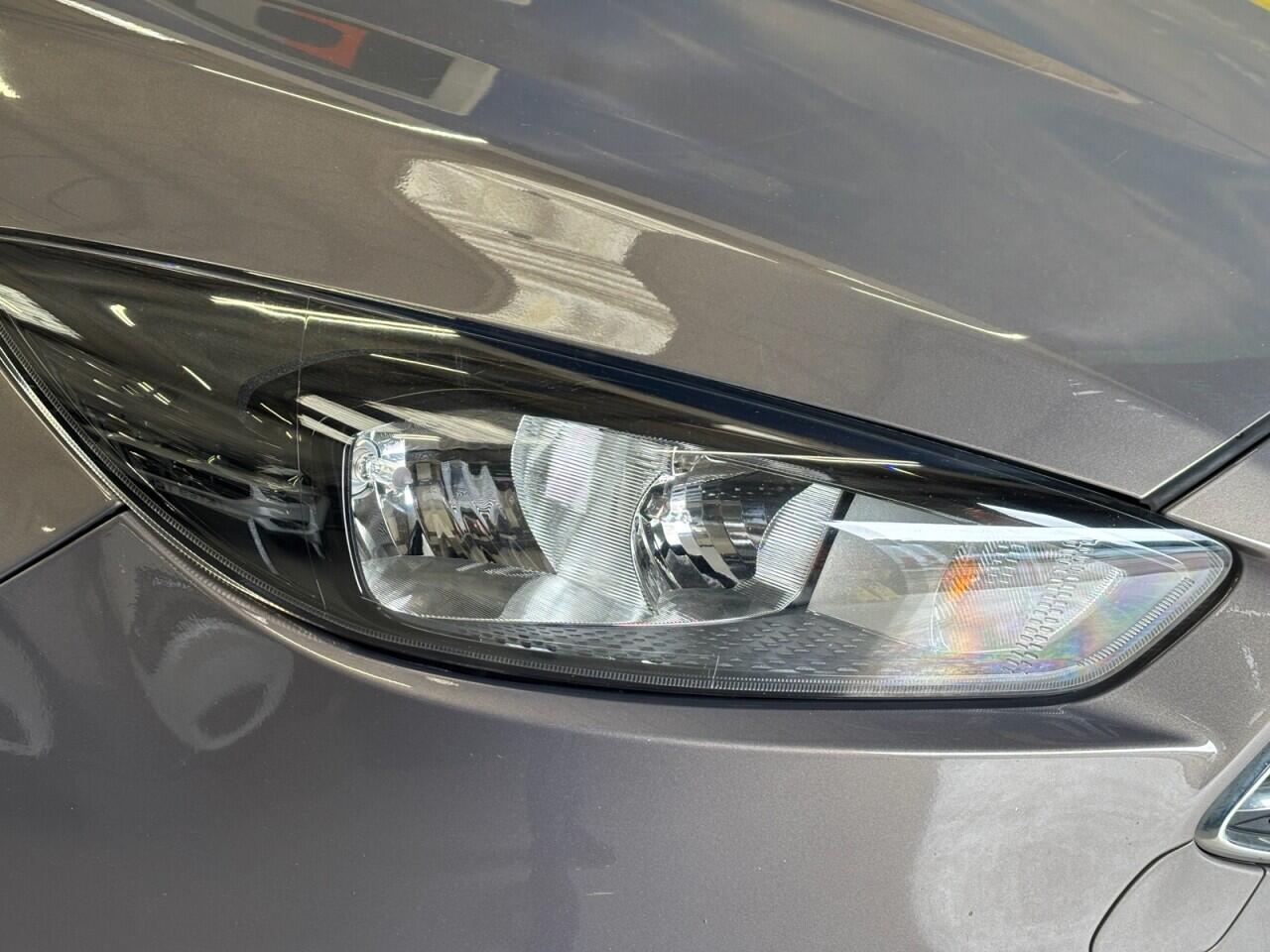 Ford Focus view 42