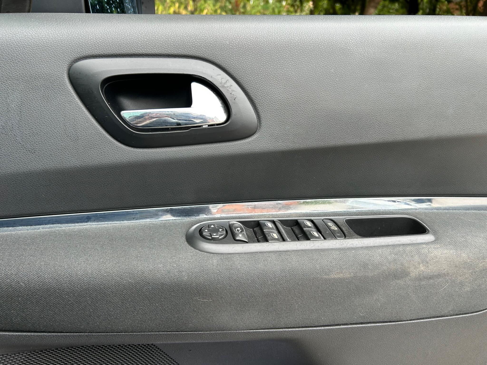 Peugeot 5008 view 30