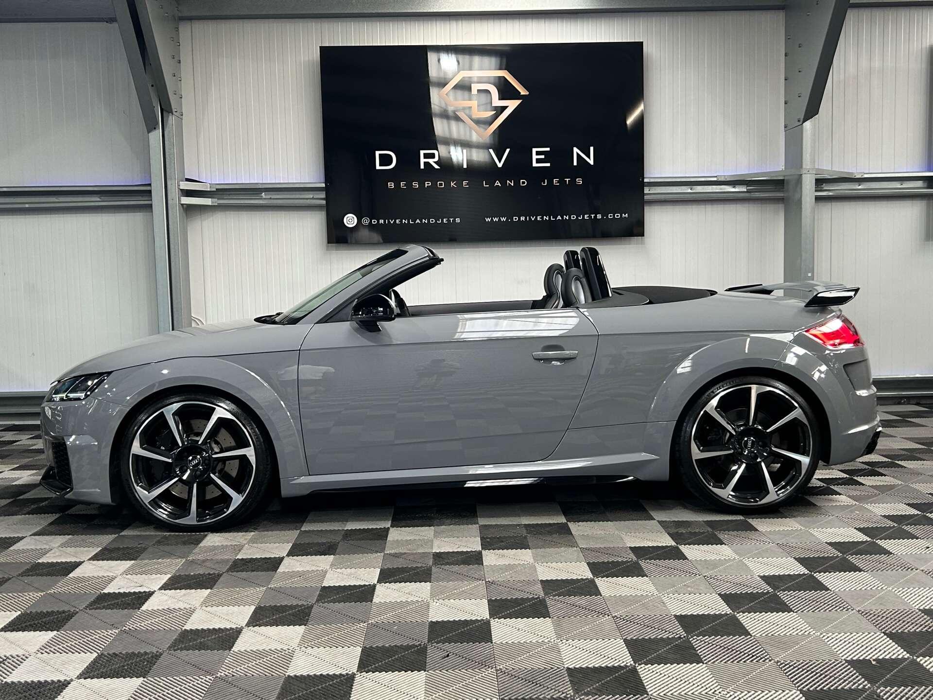 Audi TT RS view 16
