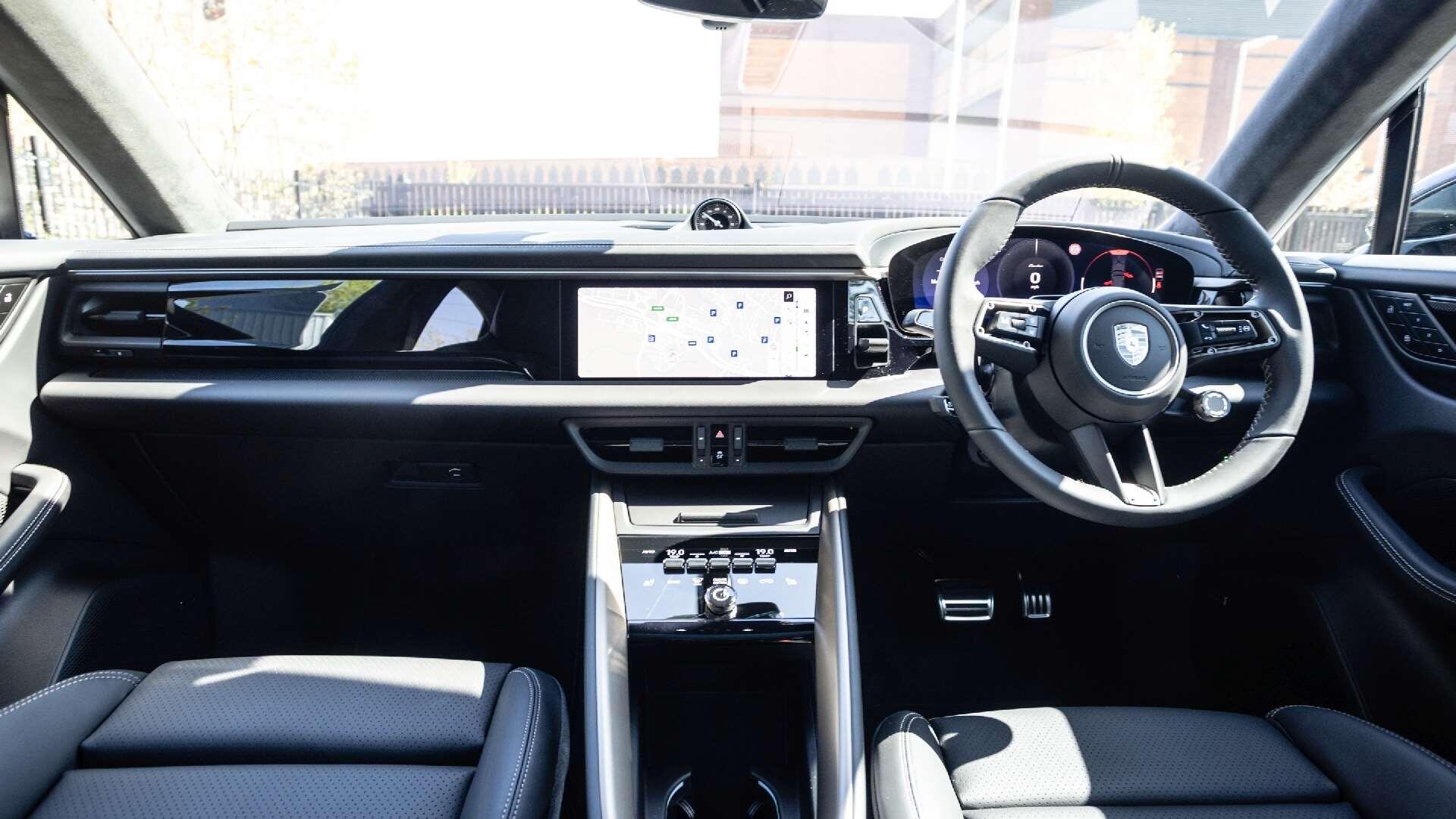 Porsche Macan view 14